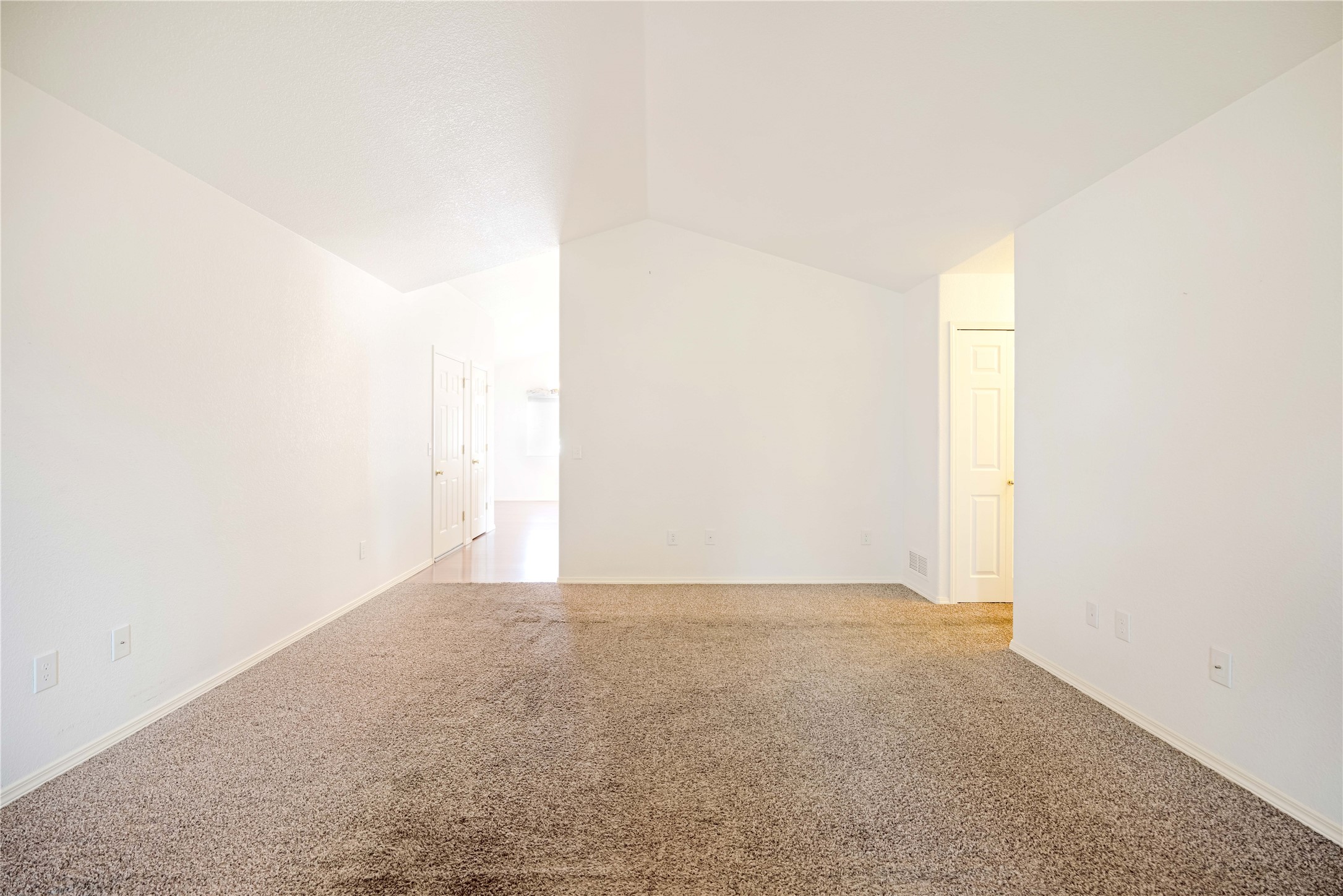 3846 Lexington Avenue Property Photo 4