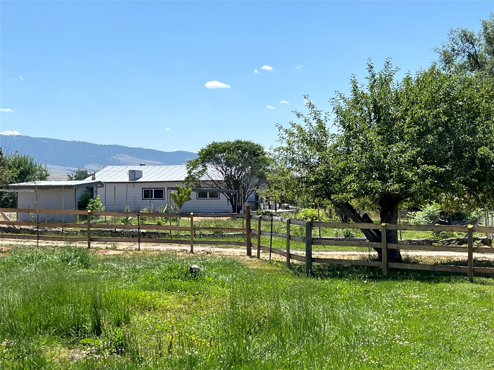 825 Ridge Road Property Photo 1