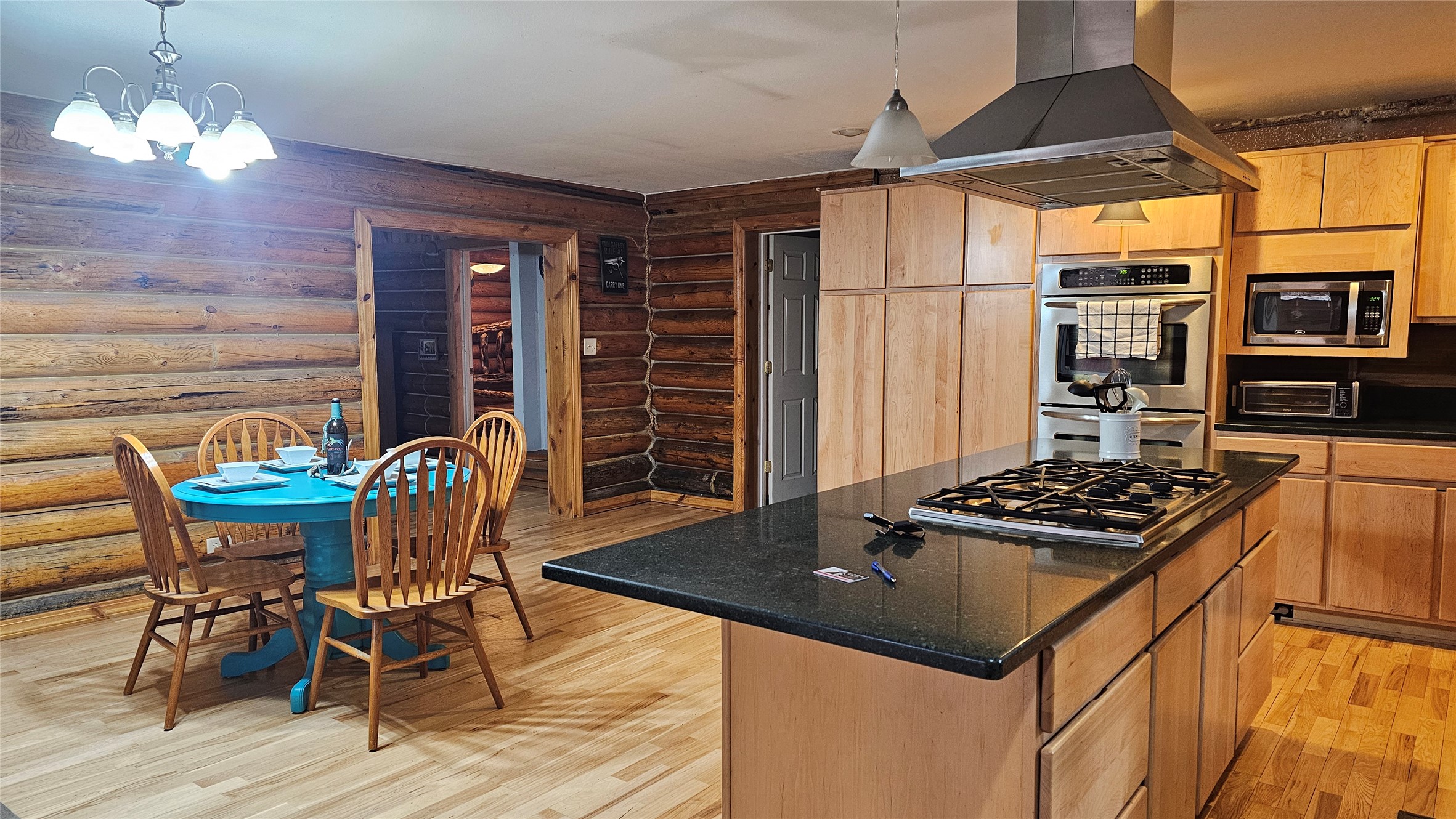 618 D Street Property Photo 4