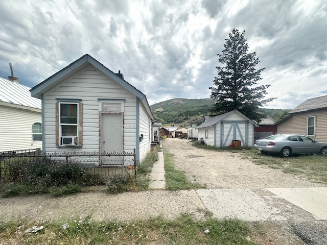 1105 E 4th Street Property Photo 1