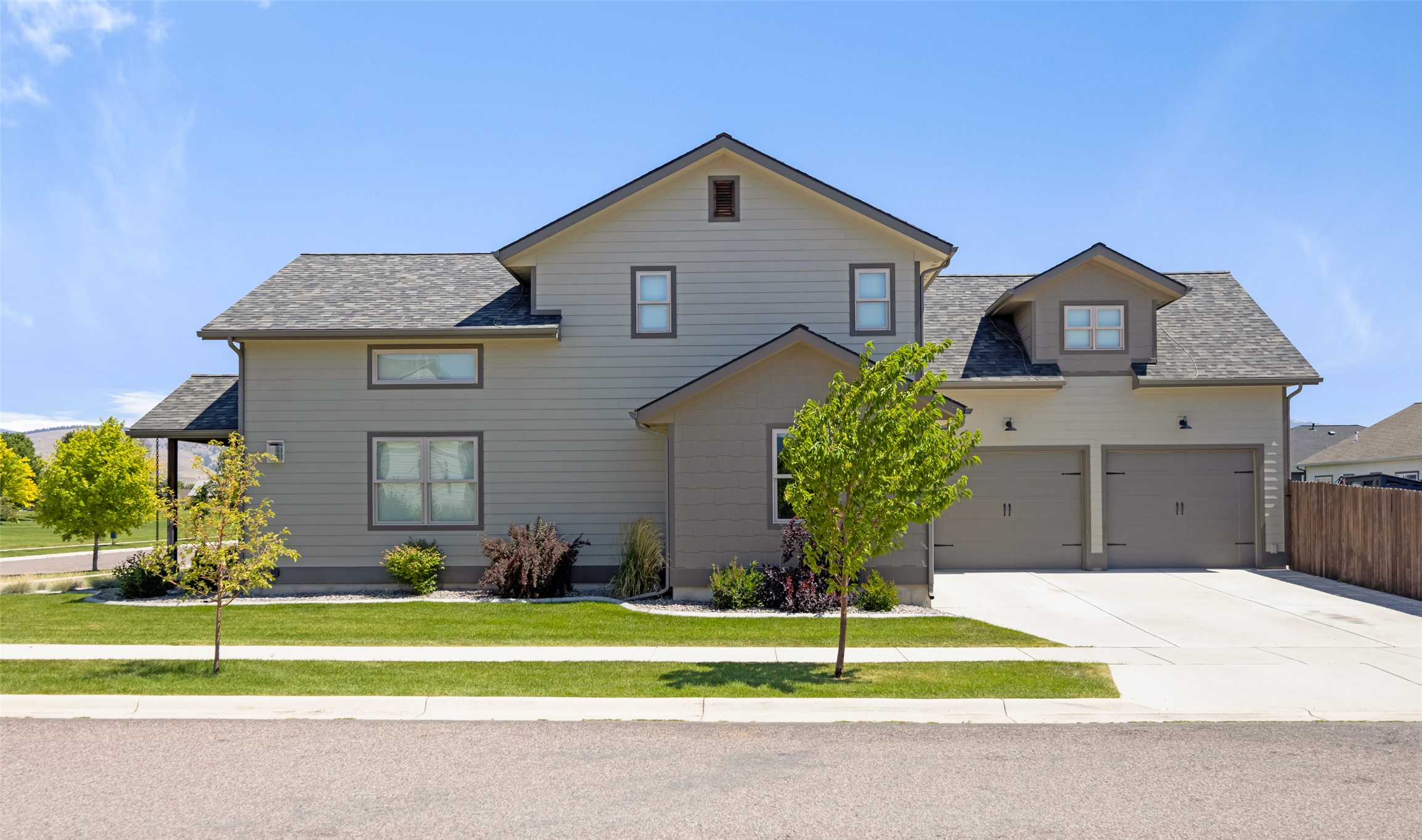 5445 Barbed Wire Drive Property Photo 3