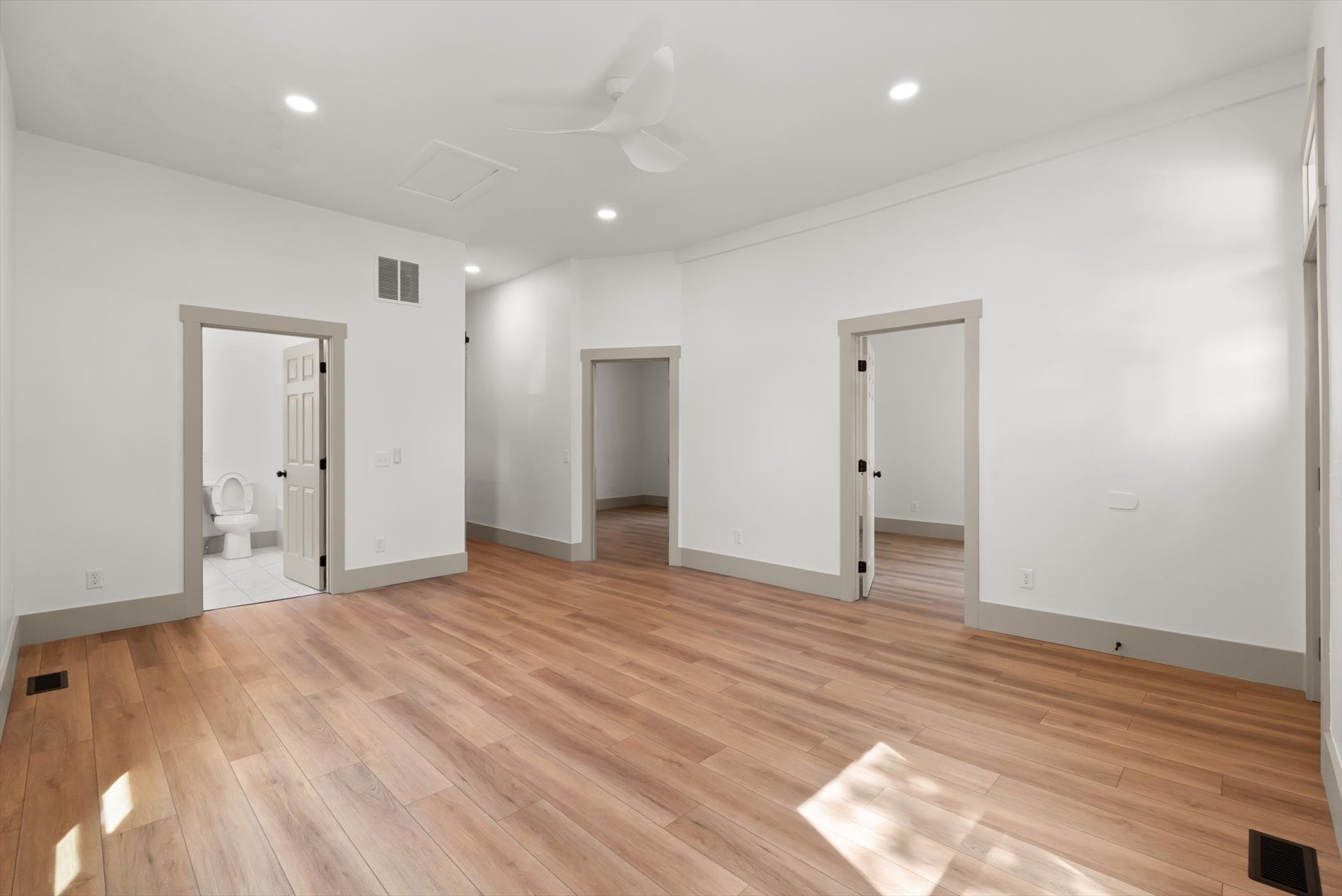 633 Owen Street Property Photo 4