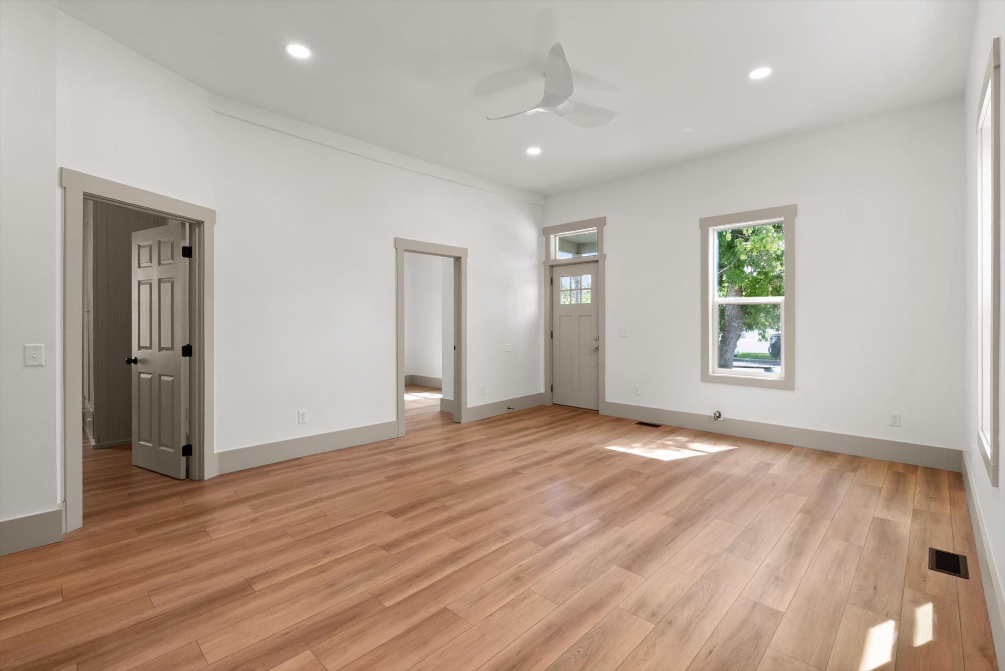633 Owen Street Property Photo 5