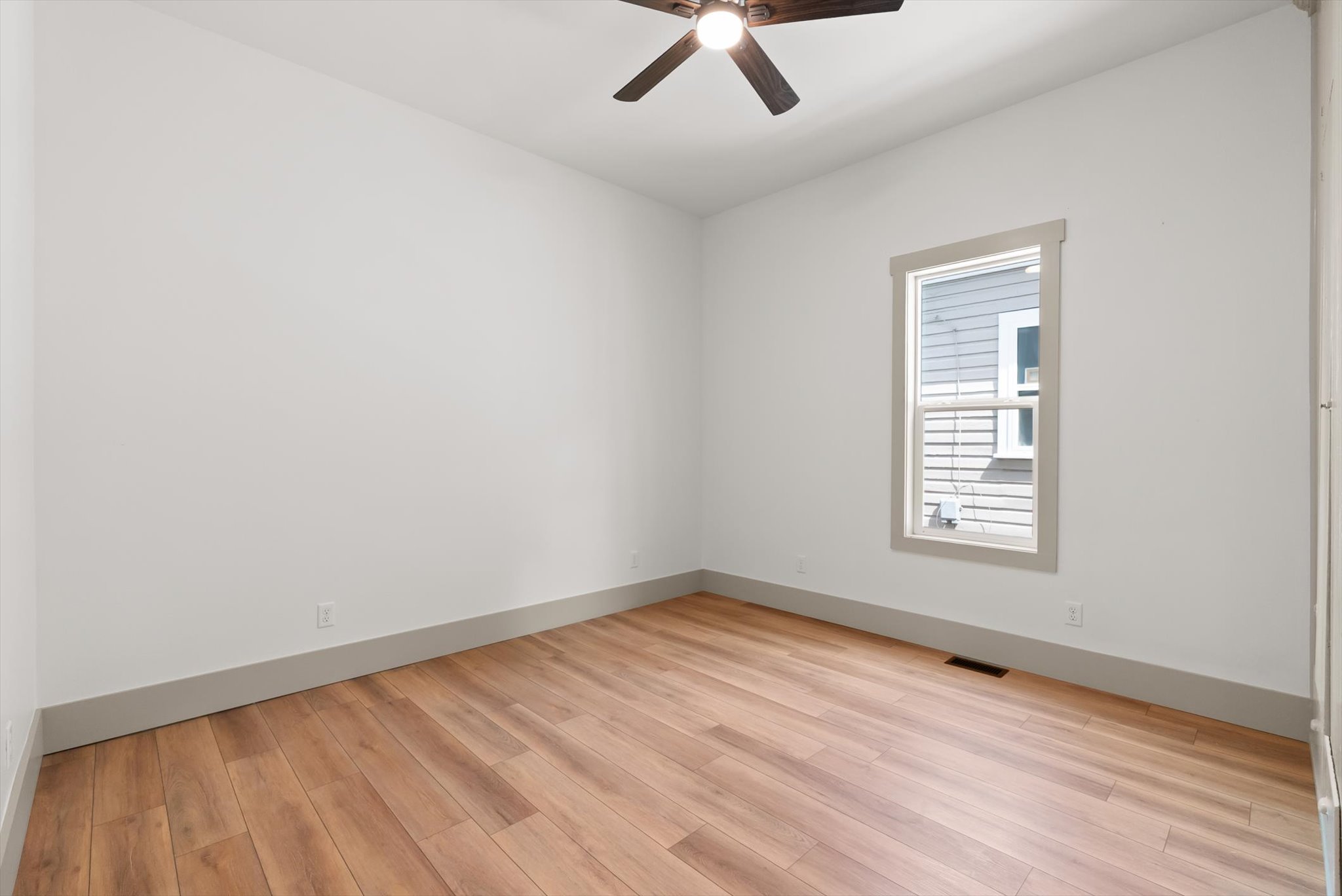 633 Owen Street Property Photo 13