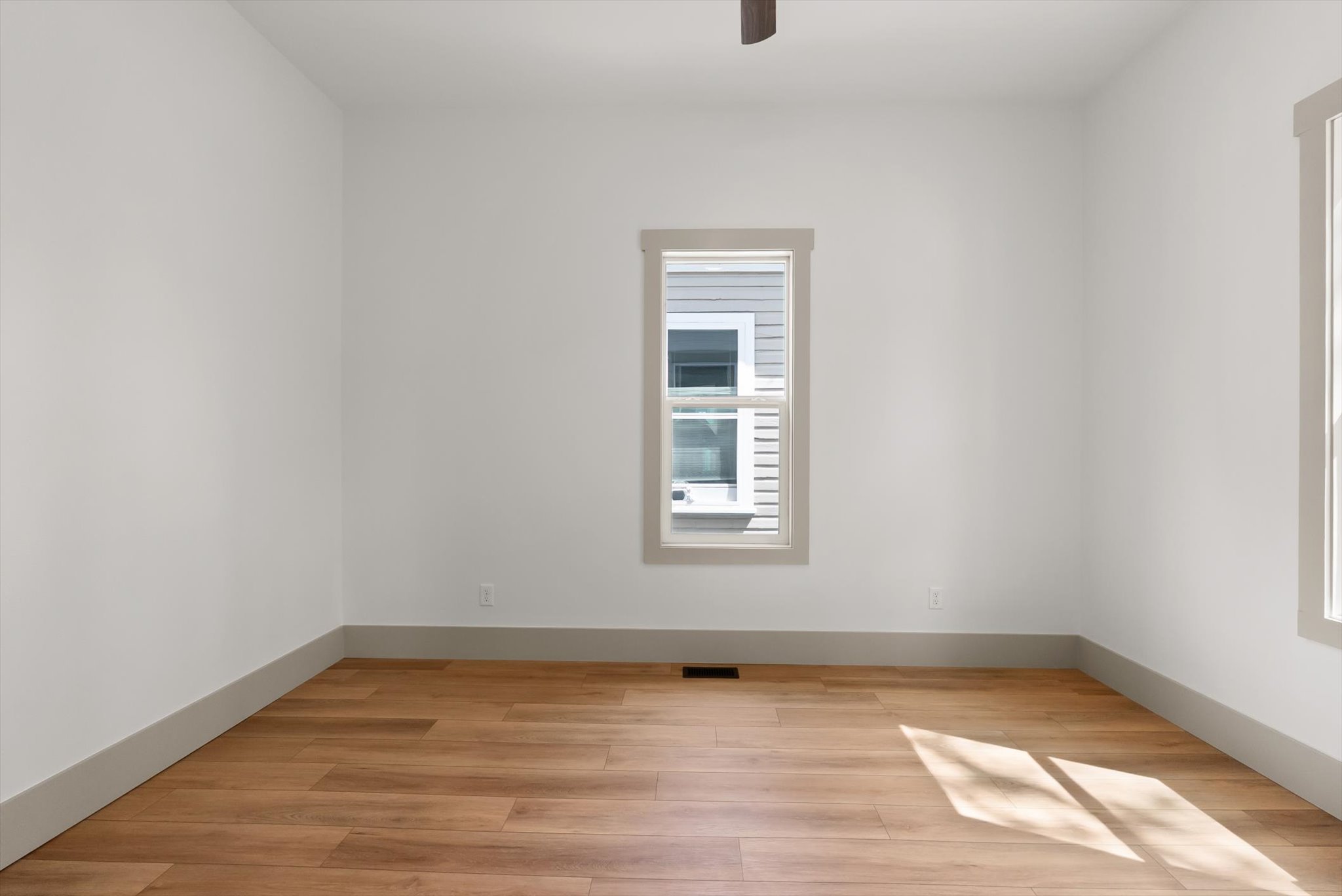 633 Owen Street Property Photo 16