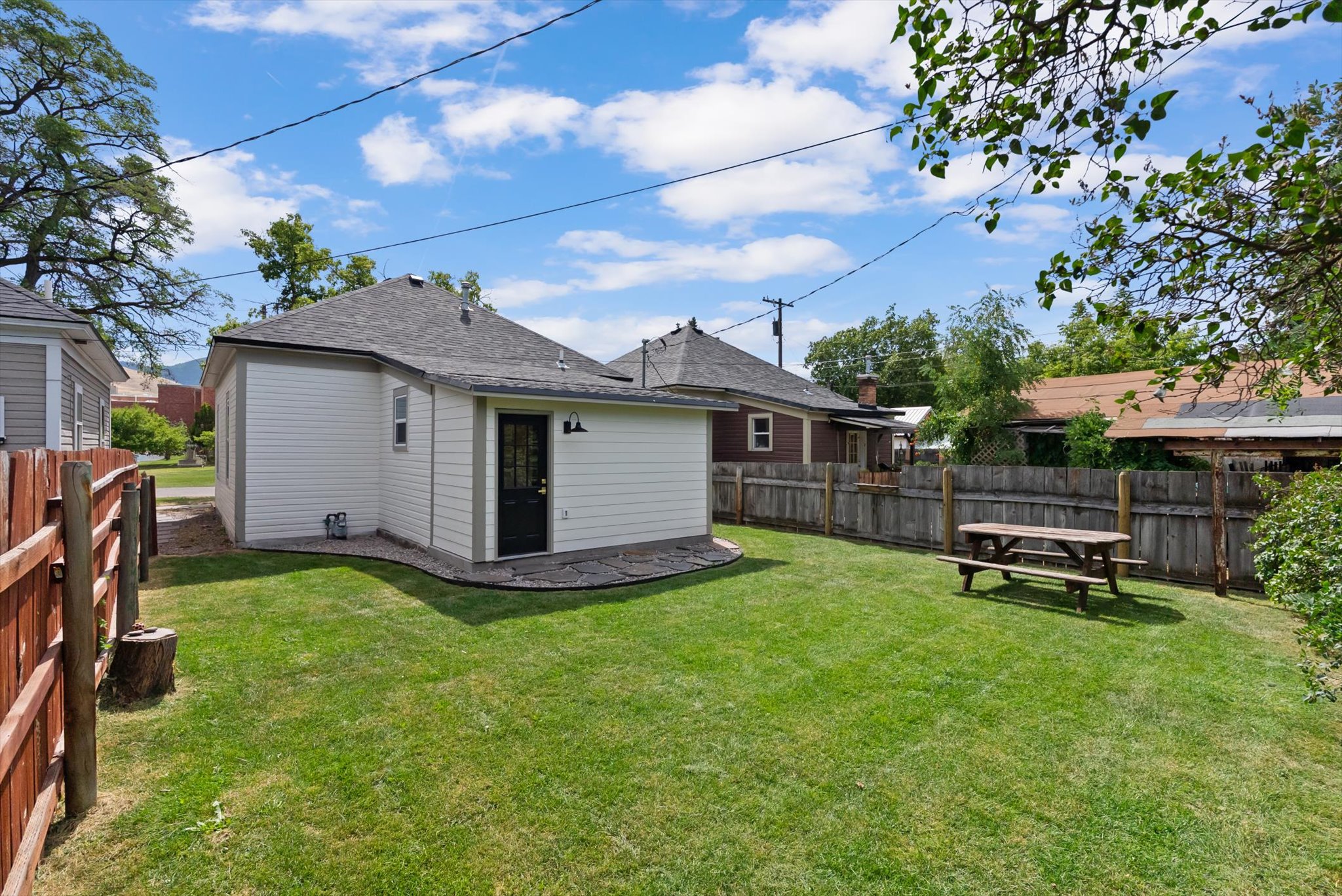 633 Owen Street Property Photo 24