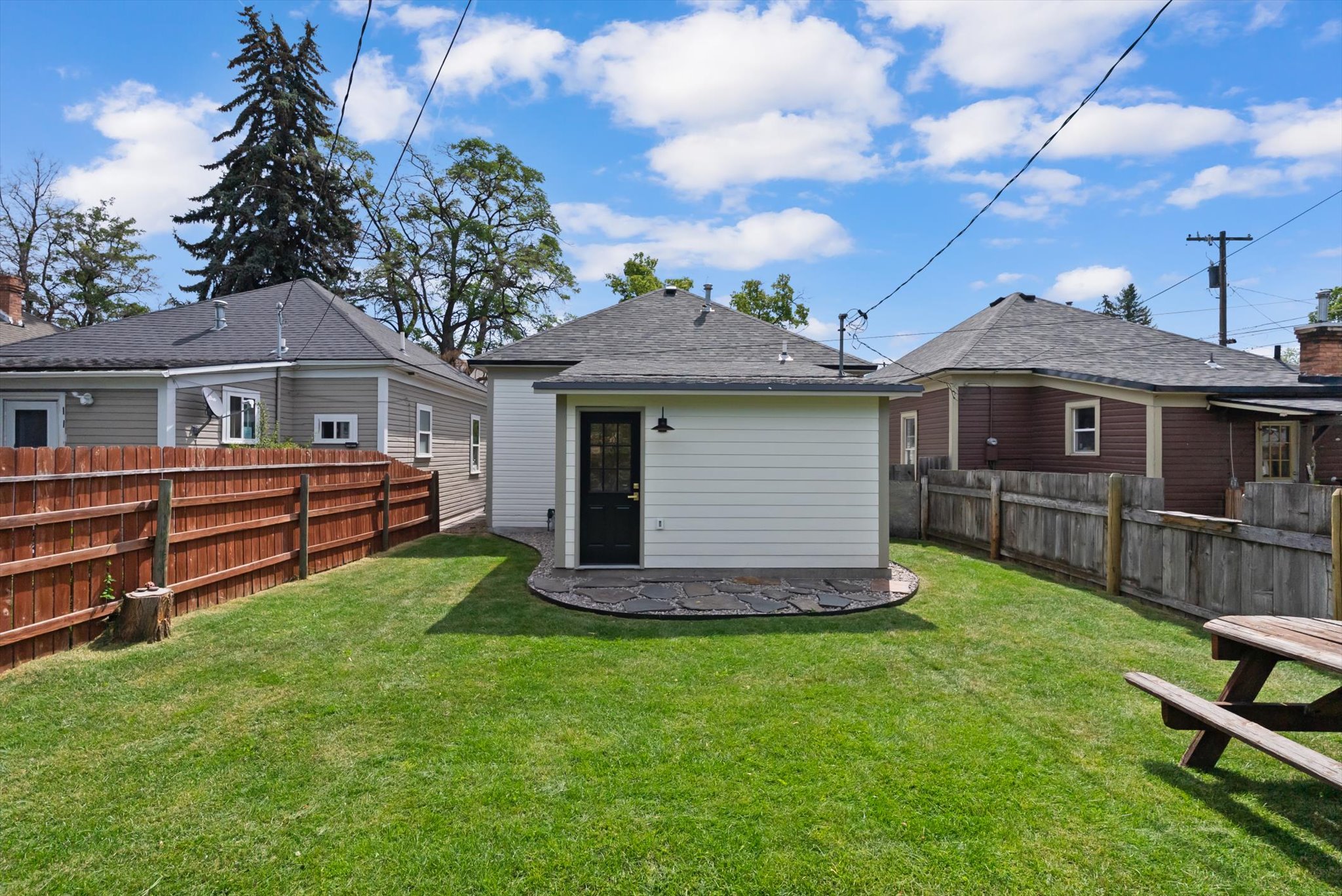 633 Owen Street Property Photo 25