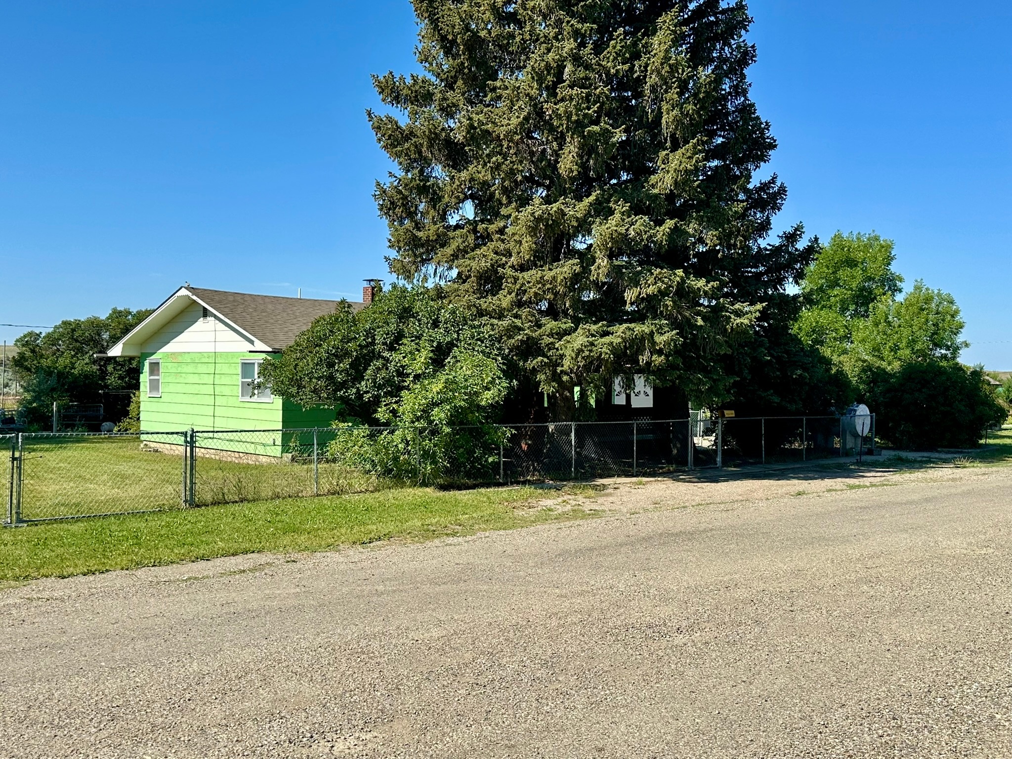 406 Second Avenue W Property Photo 1
