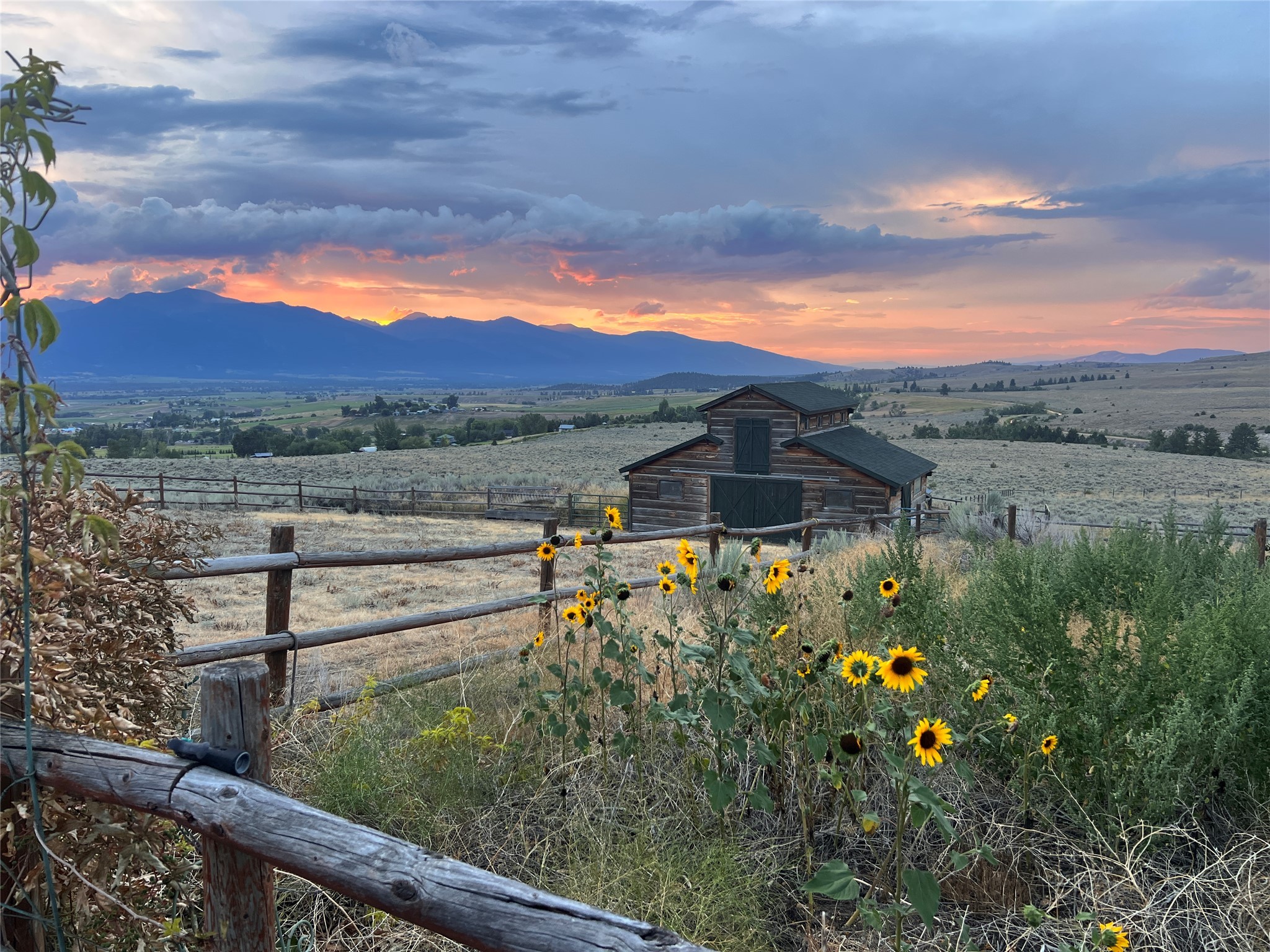 1898 Buxadoodal Way Property Photo 5