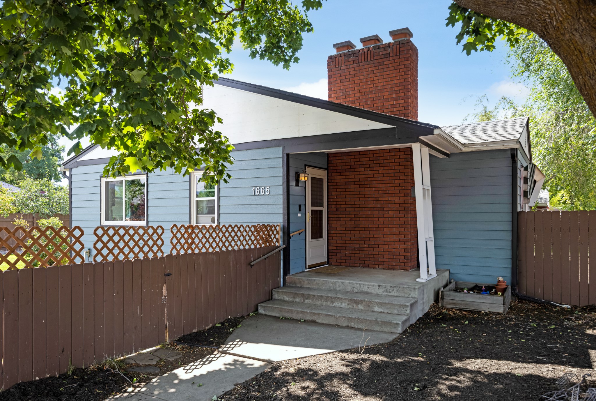 1665 W Sussex Avenue Property Photo 1