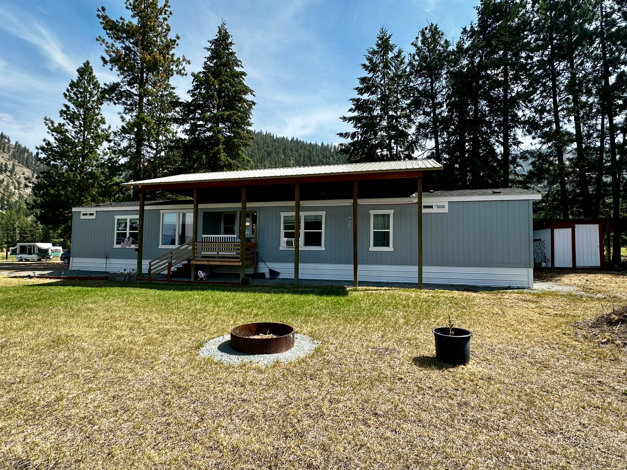 1662 Mullan Road E Property Photo 1