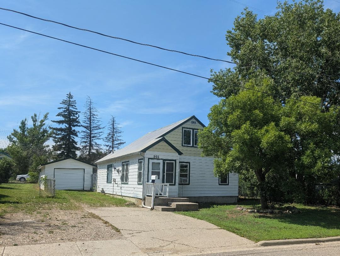 305 8th Avenue N Property Photo 1