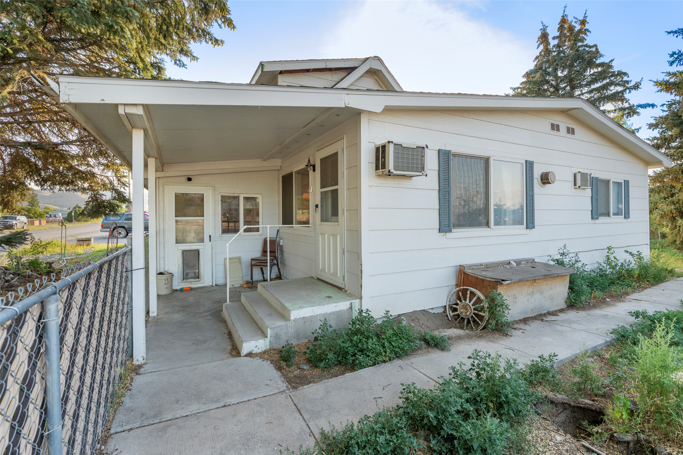 601 N Cedar Street Property Photo 1