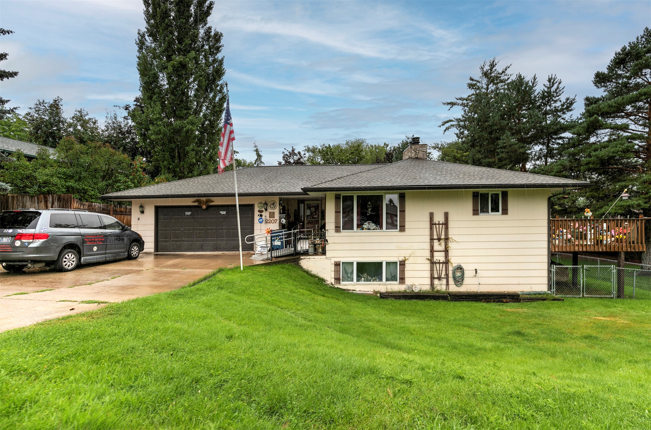 2207 Garland Drive Property Photo 1