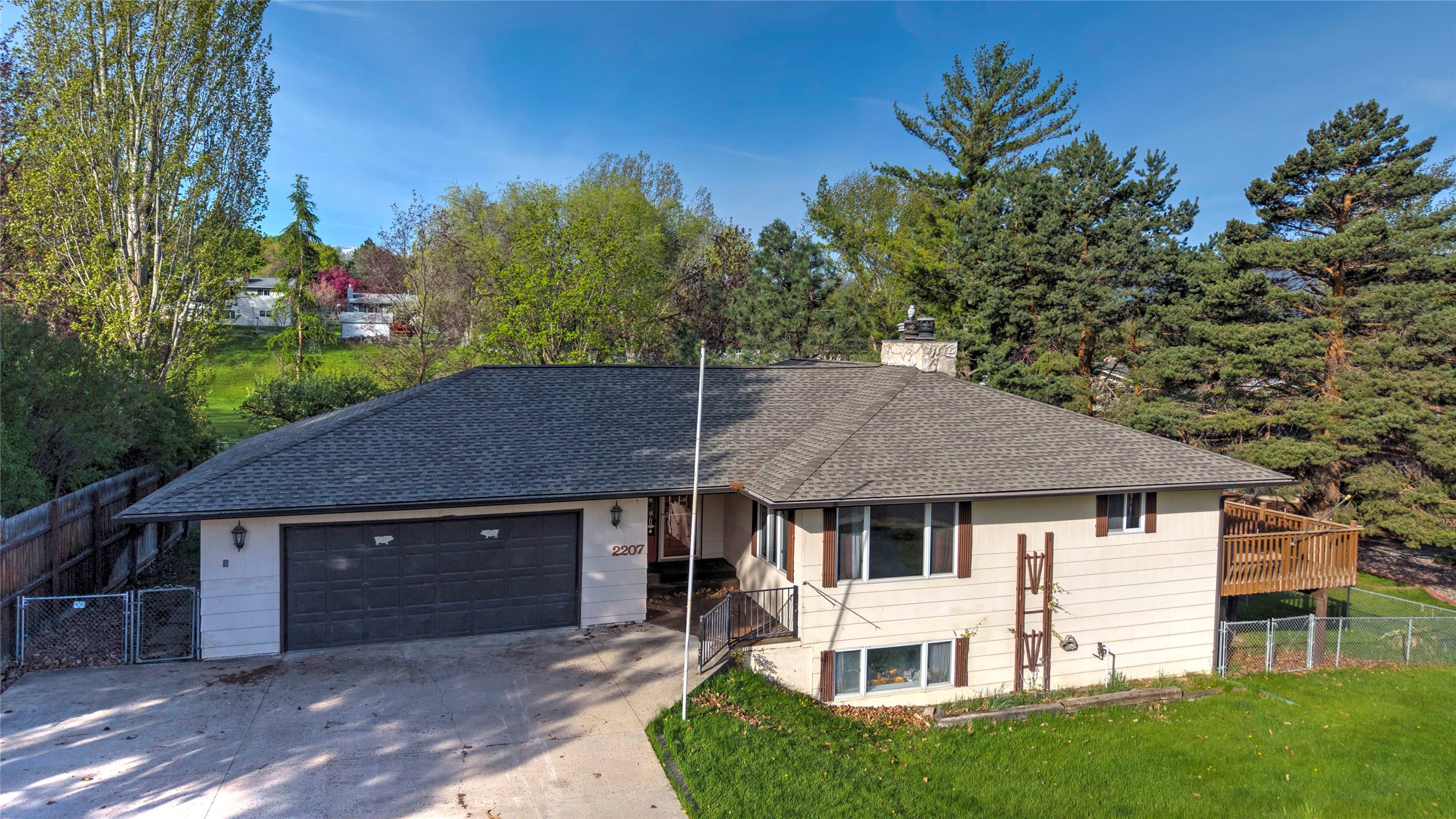 2207 Garland Drive Property Photo 1