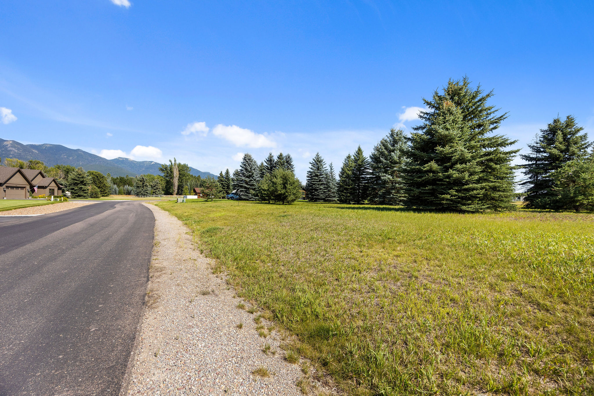322 Spruce Meadows Loop Property Photo 3