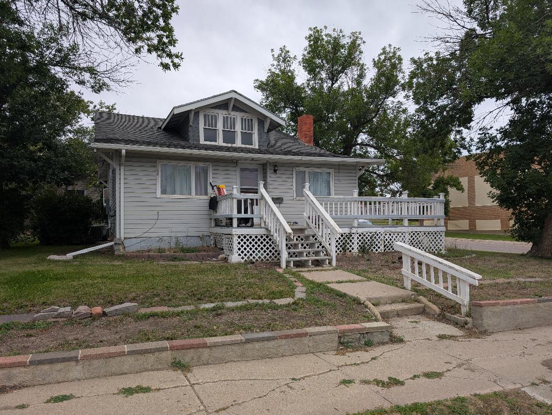 205 6th Avenue S Property Photo 1