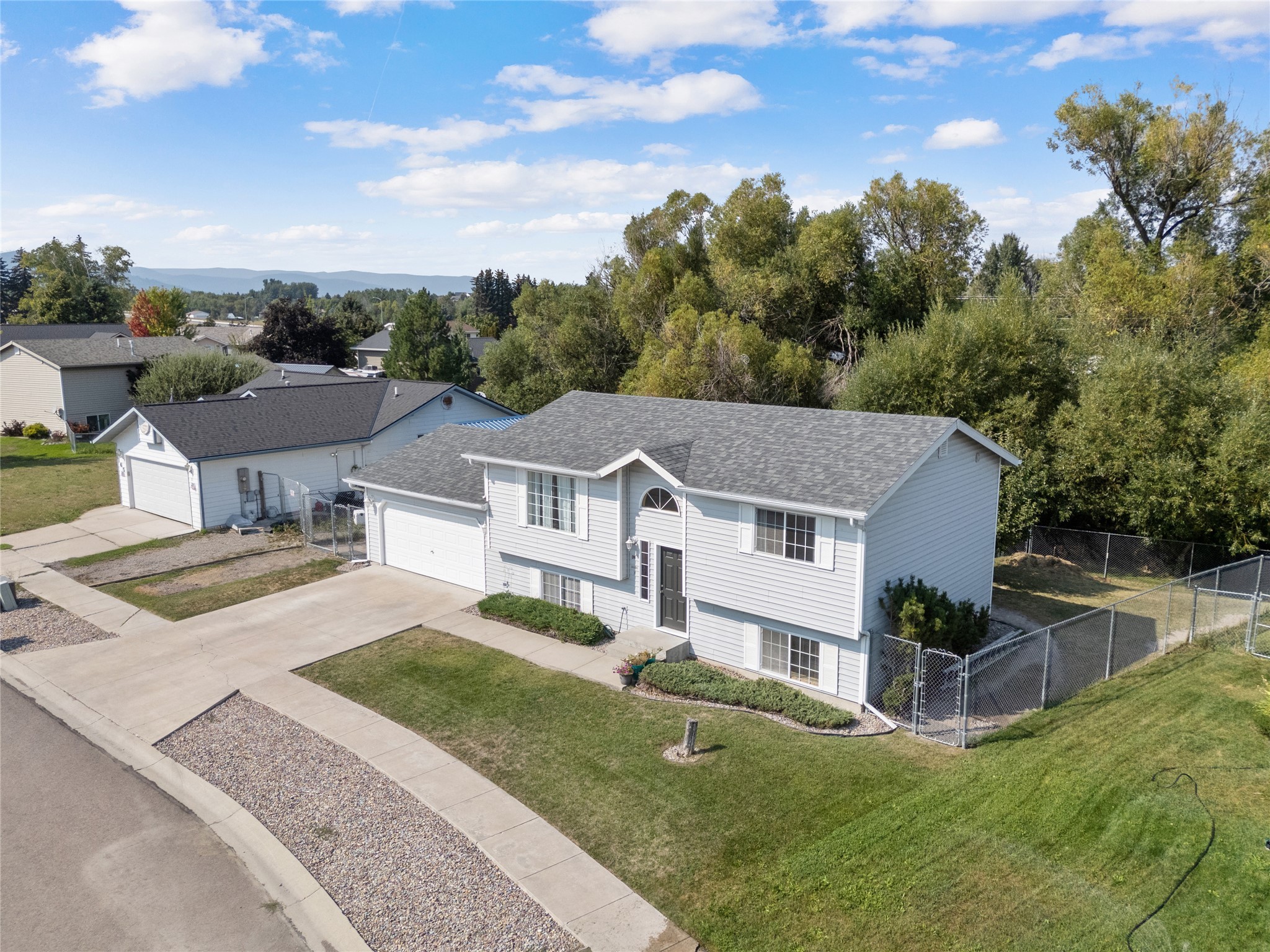 163 Greenbriar Drive Property Photo 2