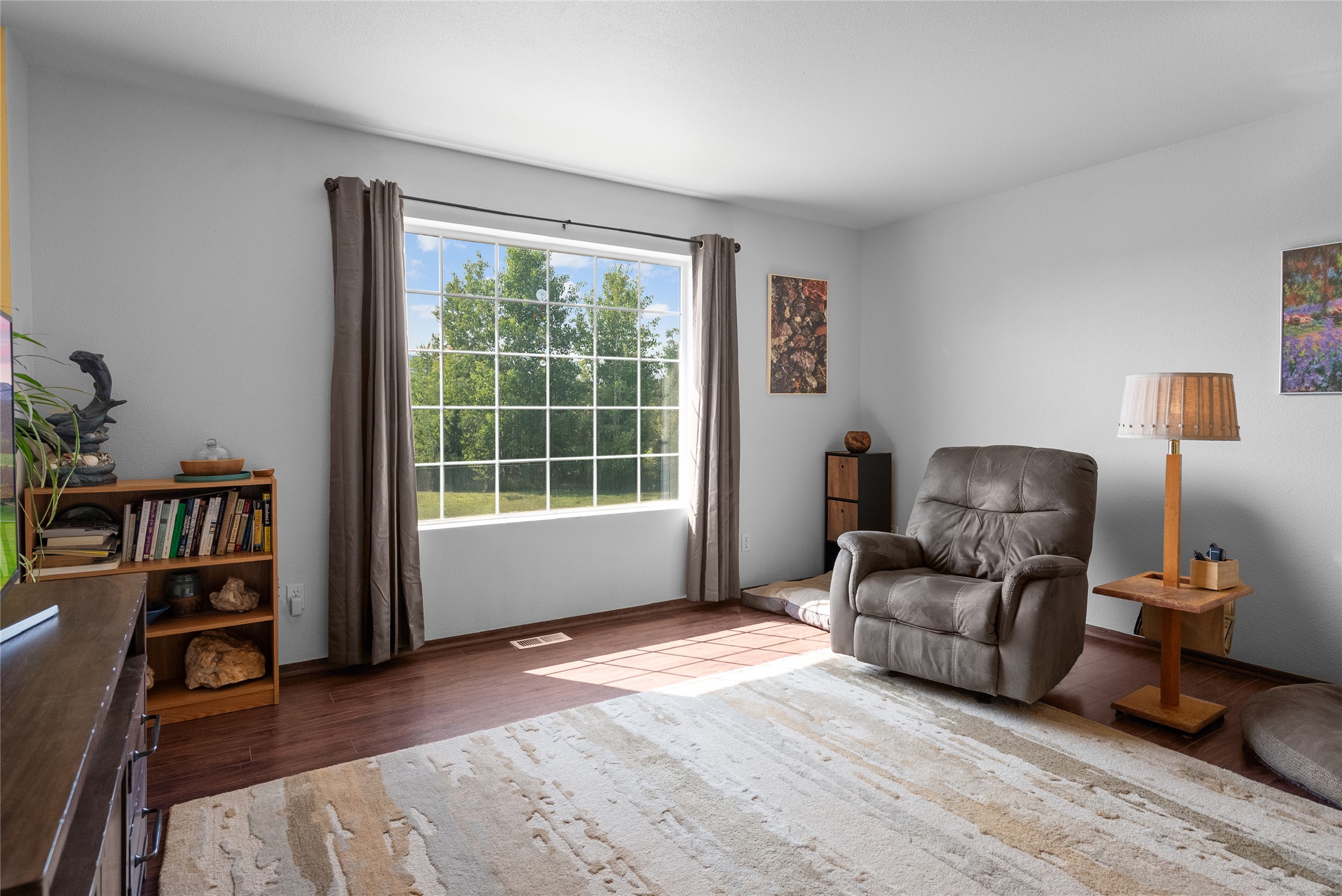 163 Greenbriar Drive Property Photo 3