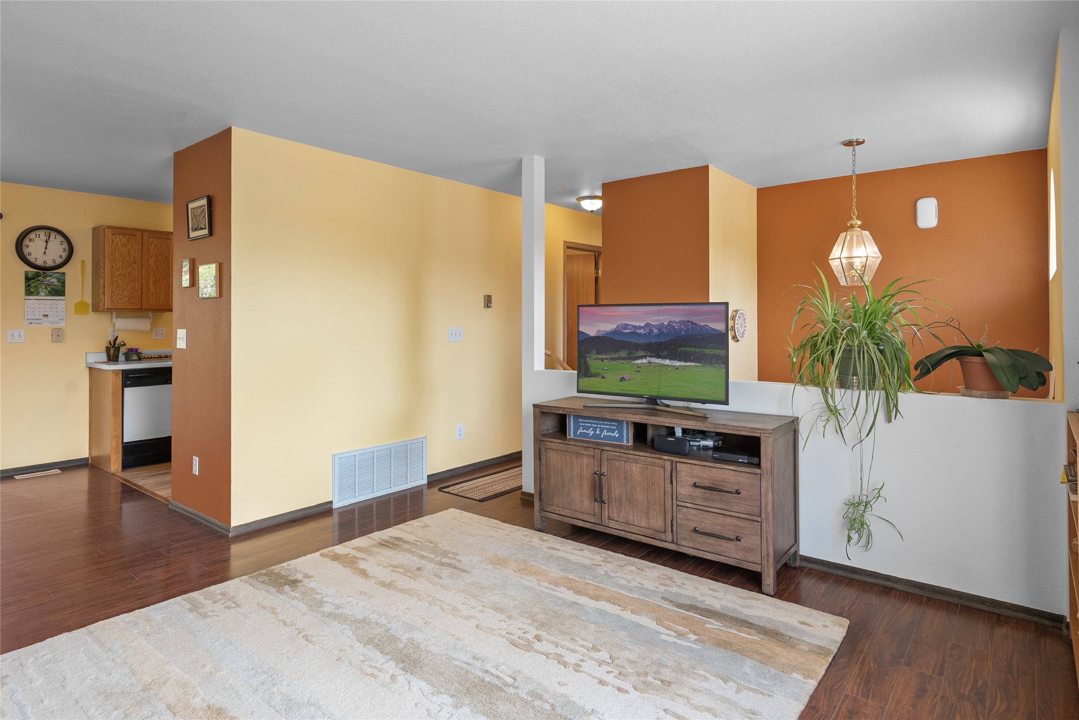 163 Greenbriar Drive Property Photo 4