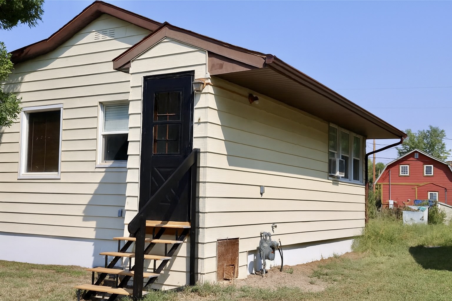 676 Hill Avenue Property Photo 2