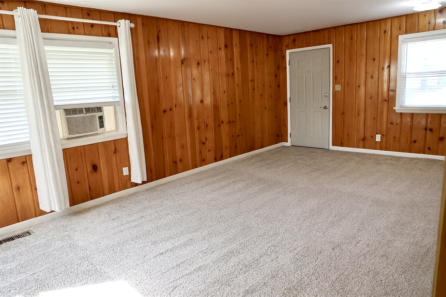 676 Hill Avenue Property Photo 3