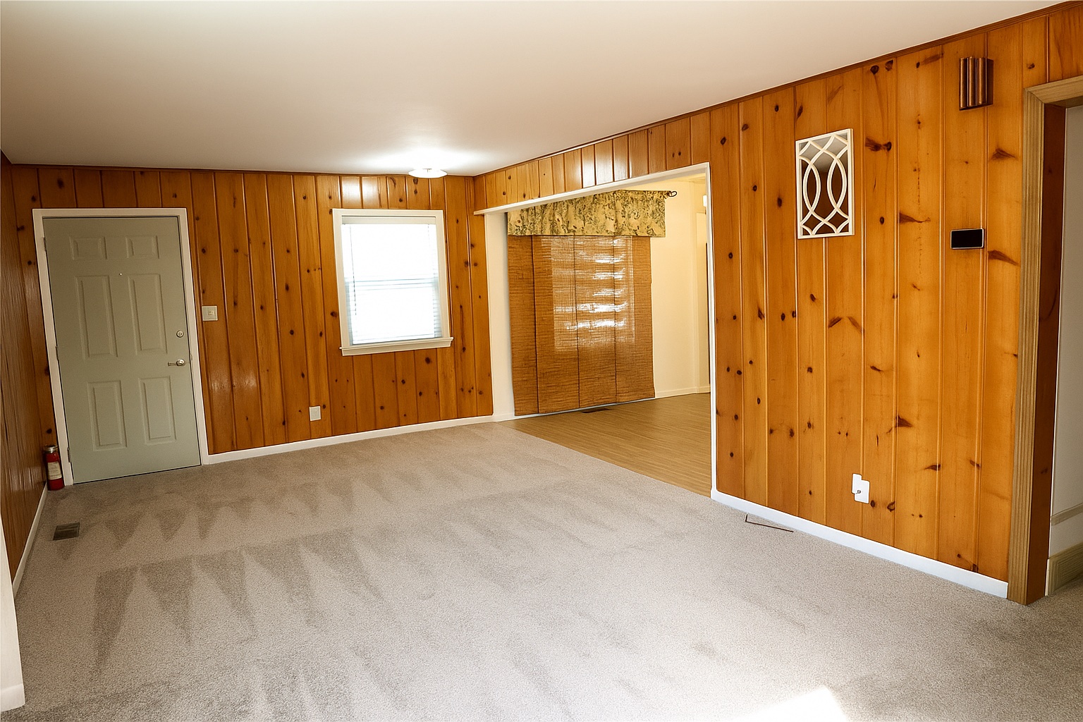 676 Hill Avenue Property Photo 4