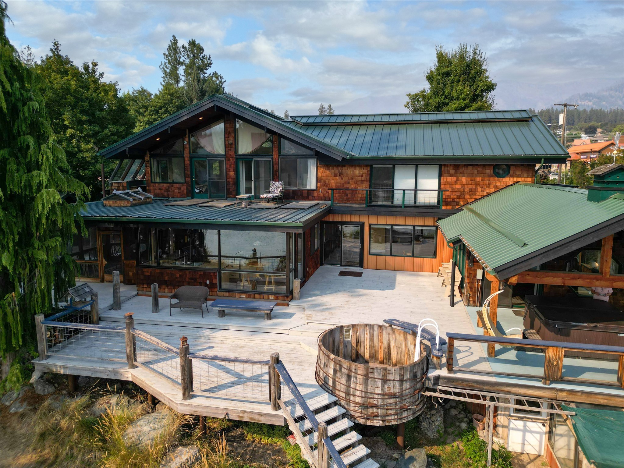 216 Lincoln Street S Property Photo 1