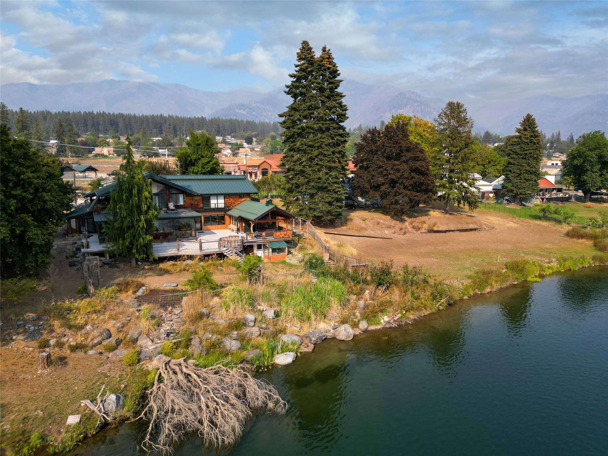 216 Lincoln Street S Property Photo 8