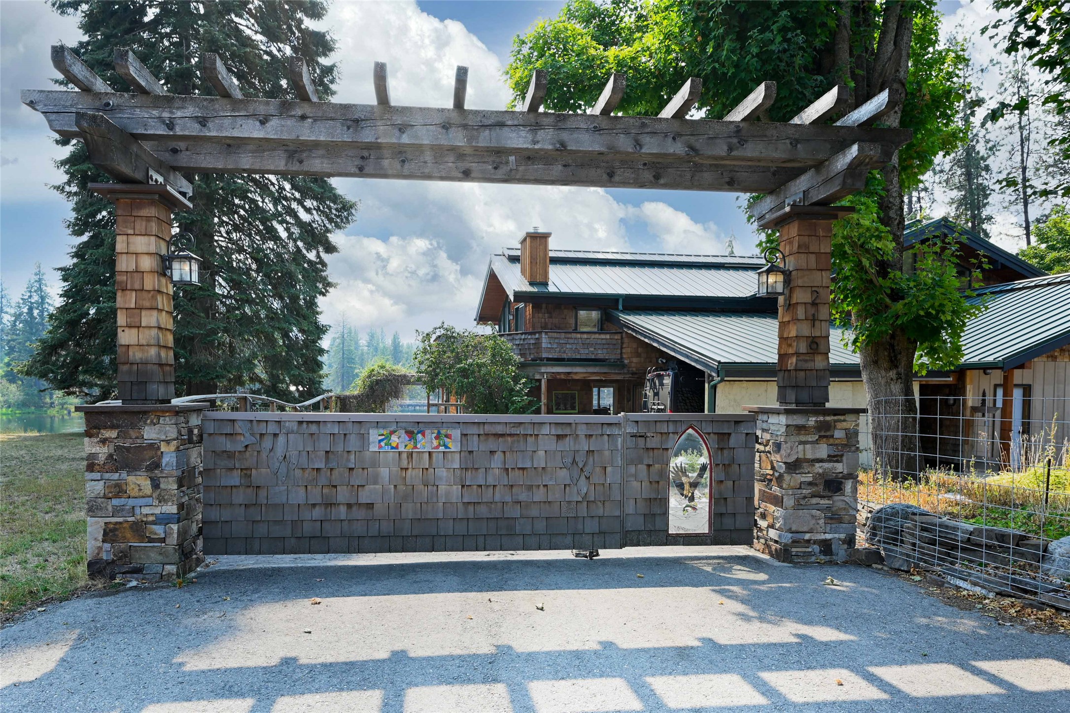 216 Lincoln Street S Property Photo 12