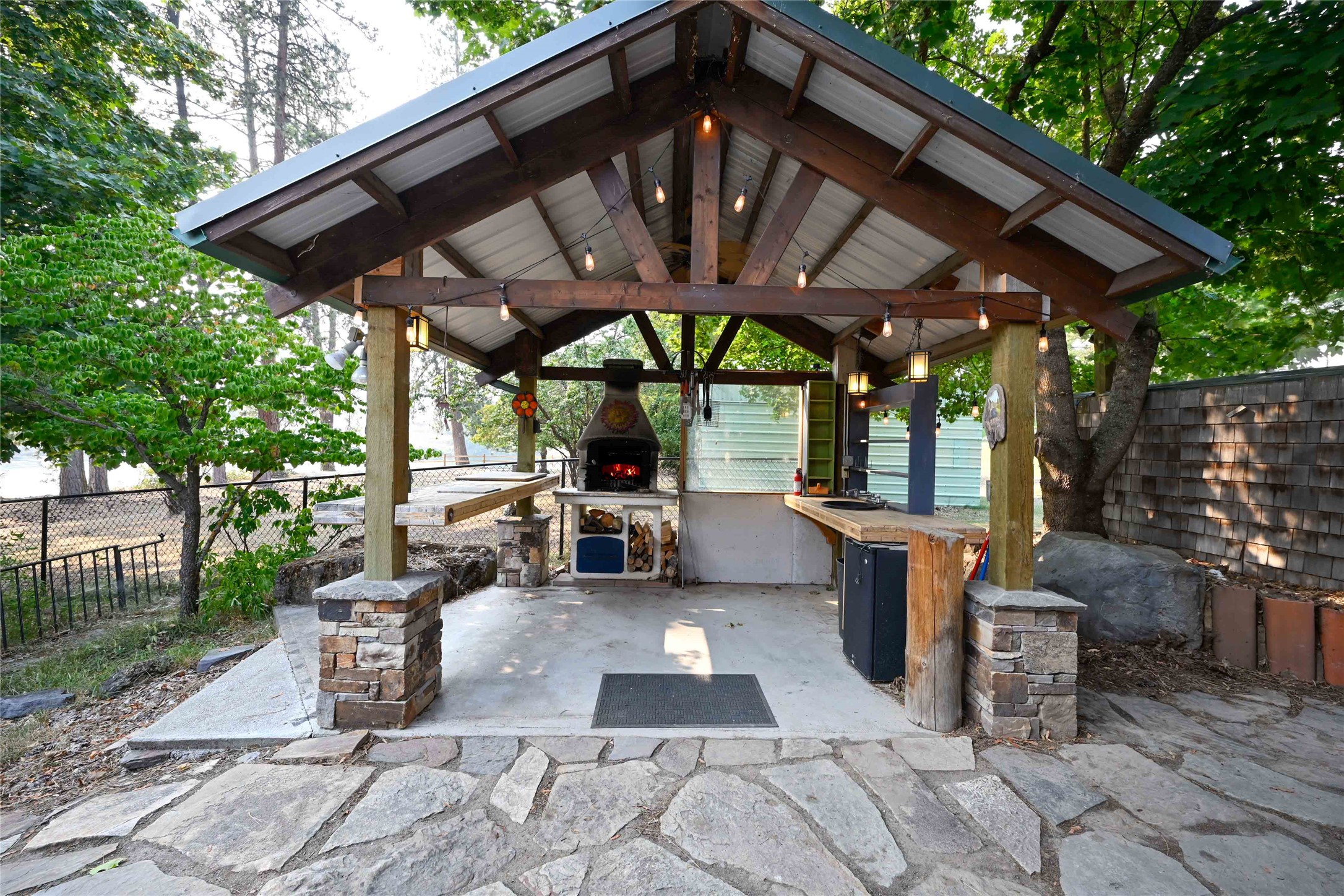 216 Lincoln Street S Property Photo 14