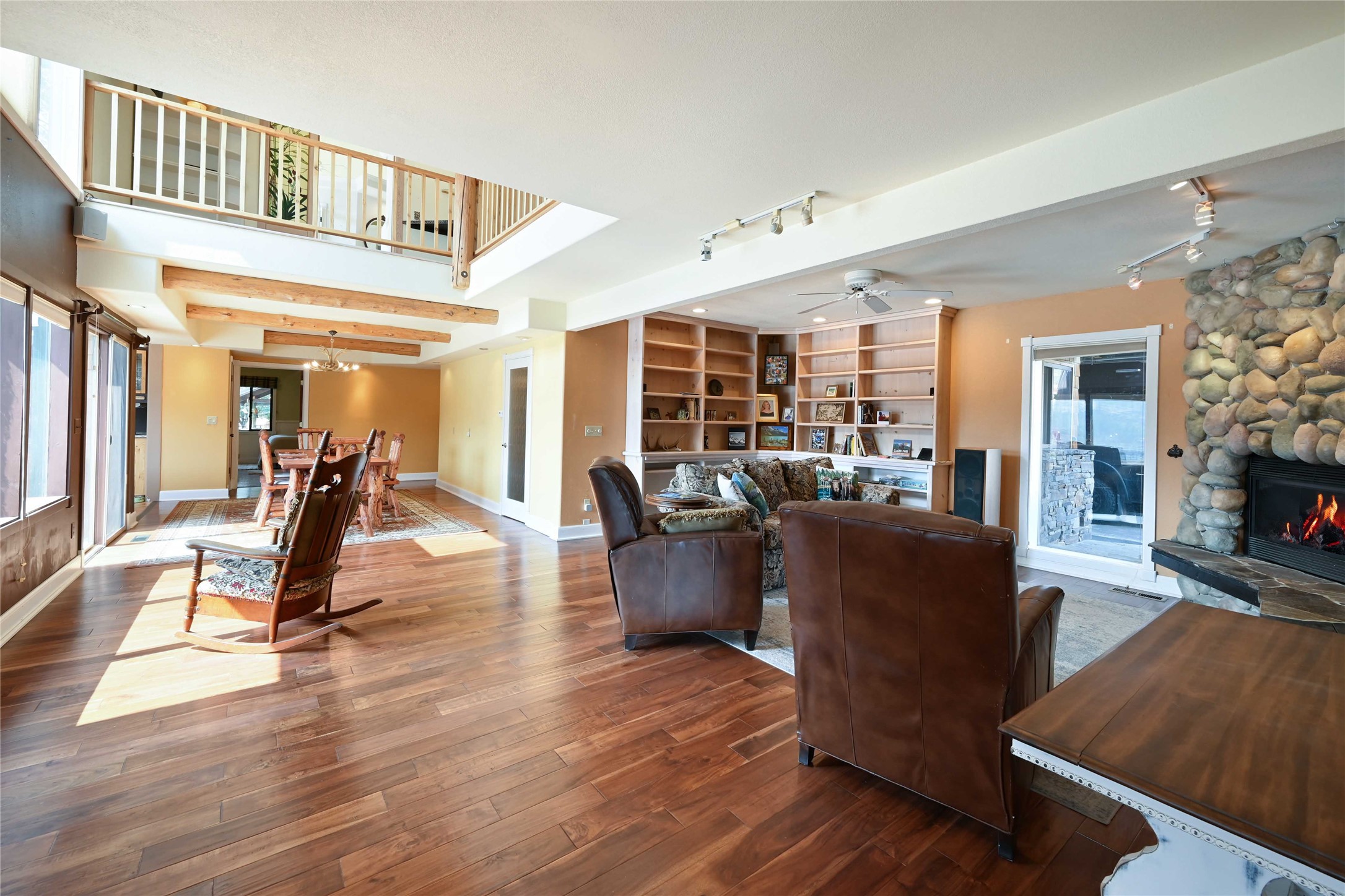 216 Lincoln Street S Property Photo 17