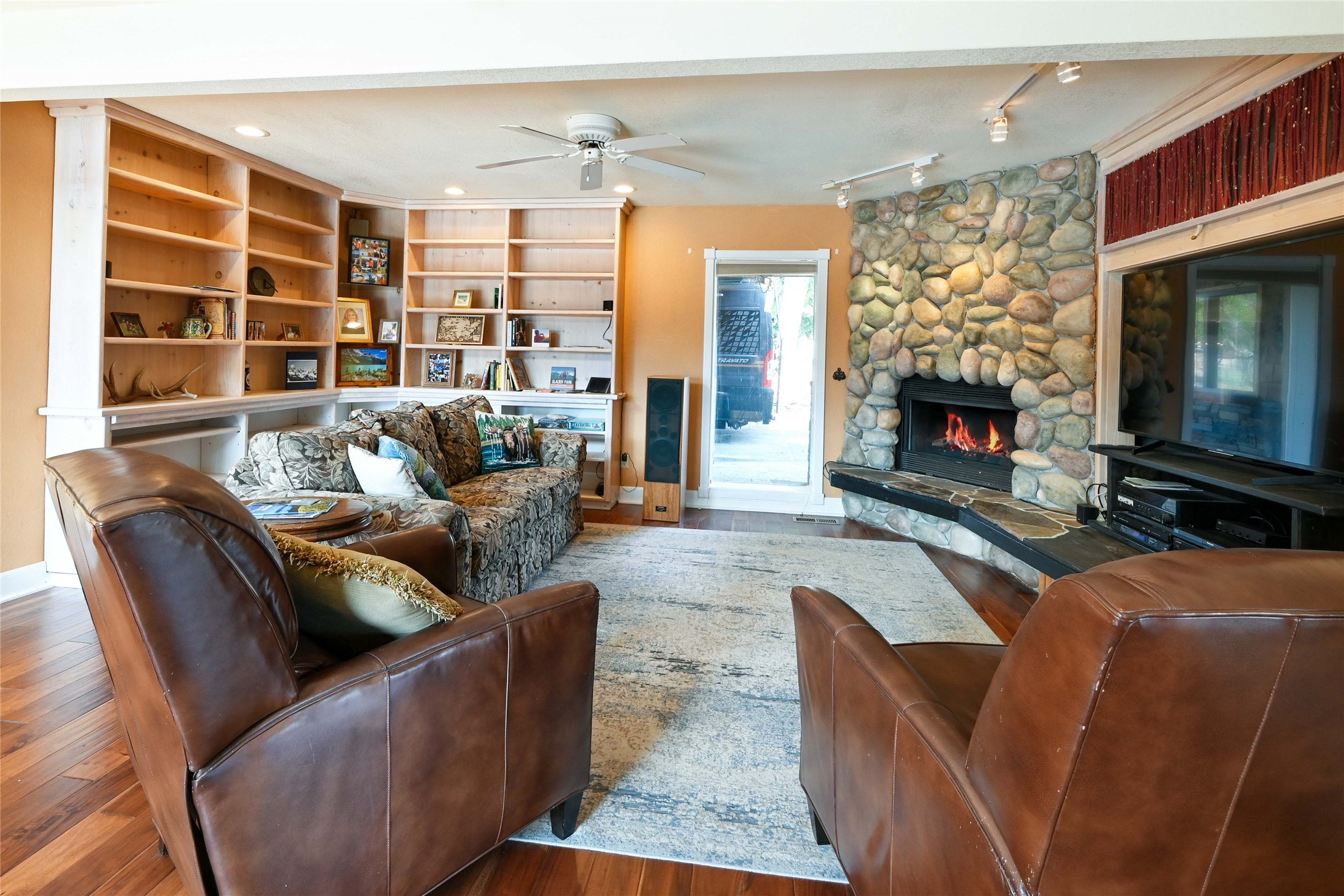 216 Lincoln Street S Property Photo 20