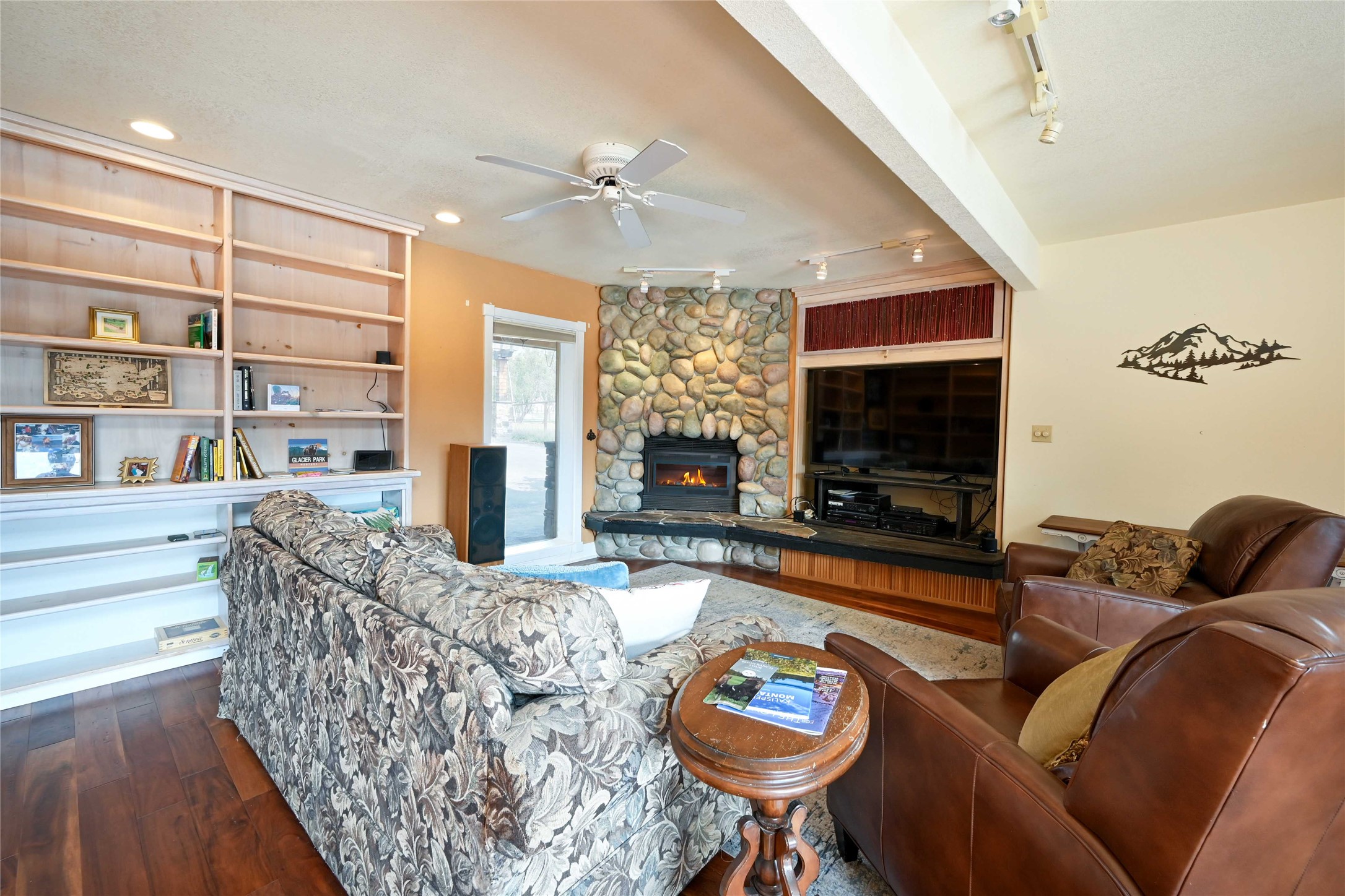 216 Lincoln Street S Property Photo 21