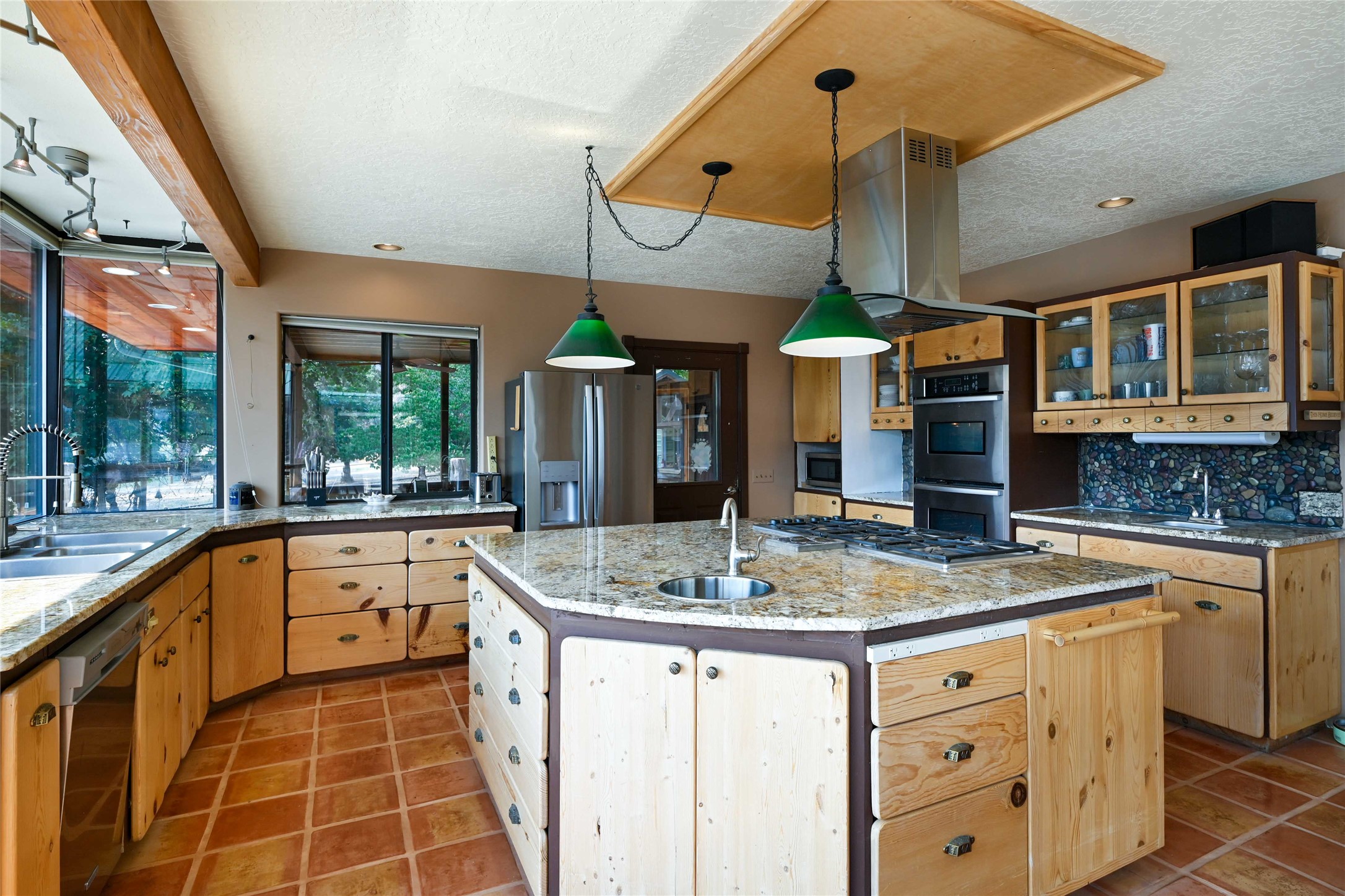 216 Lincoln Street S Property Photo 23