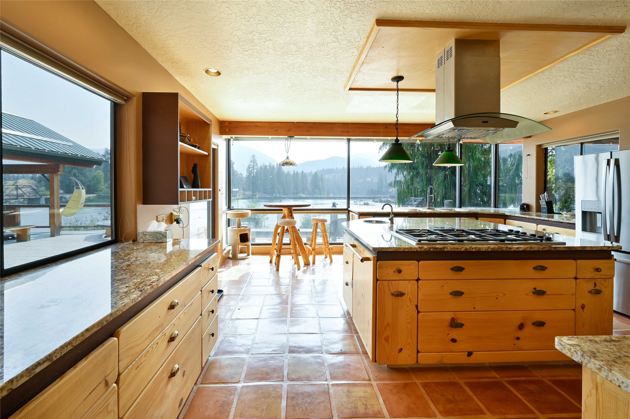 216 Lincoln Street S Property Photo 24