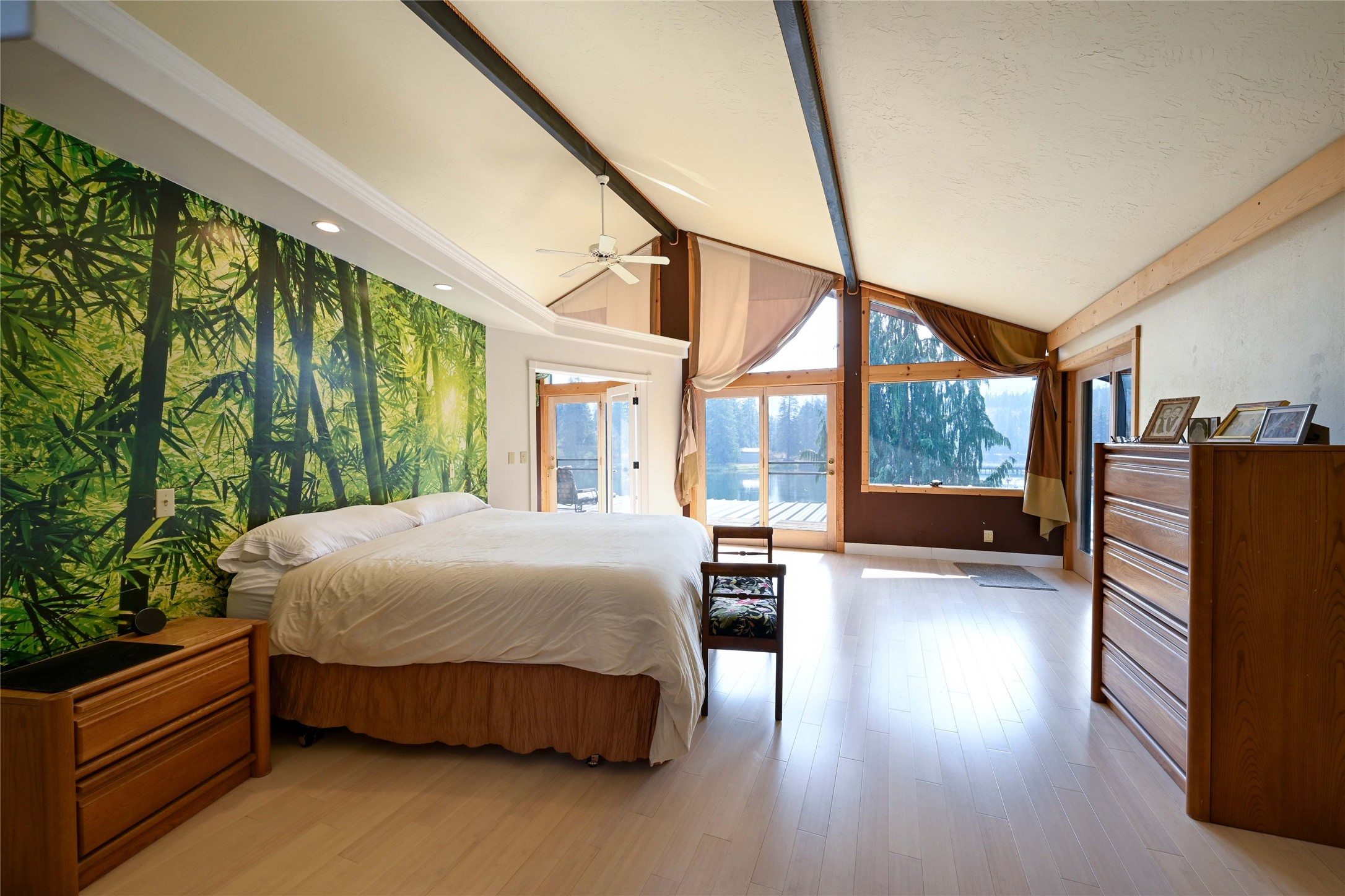 216 Lincoln Street S Property Photo 27