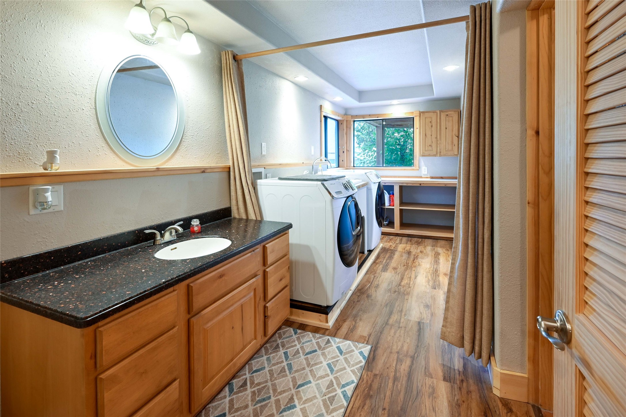 216 Lincoln Street S Property Photo 33