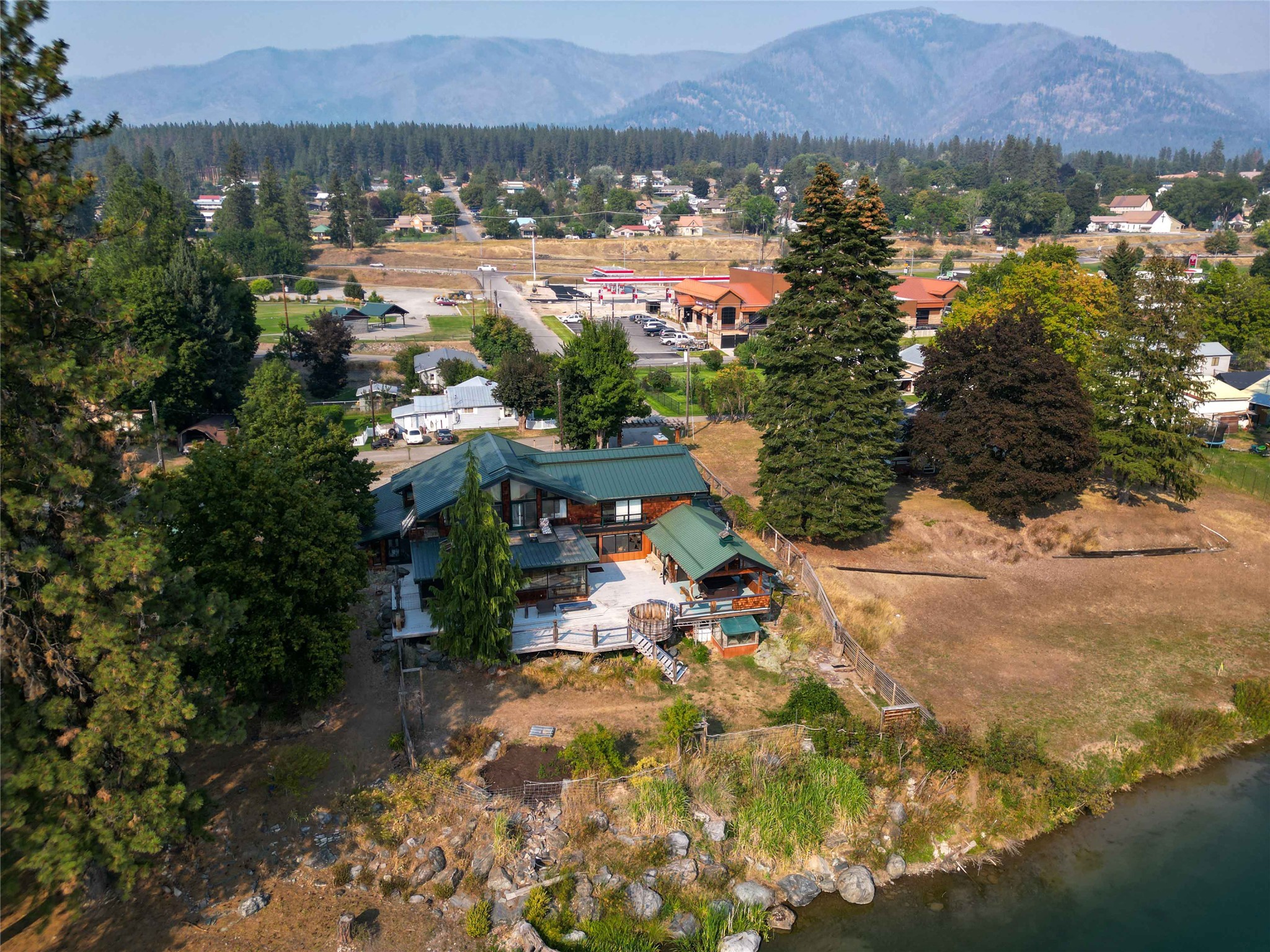 216 Lincoln Street S Property Photo 41