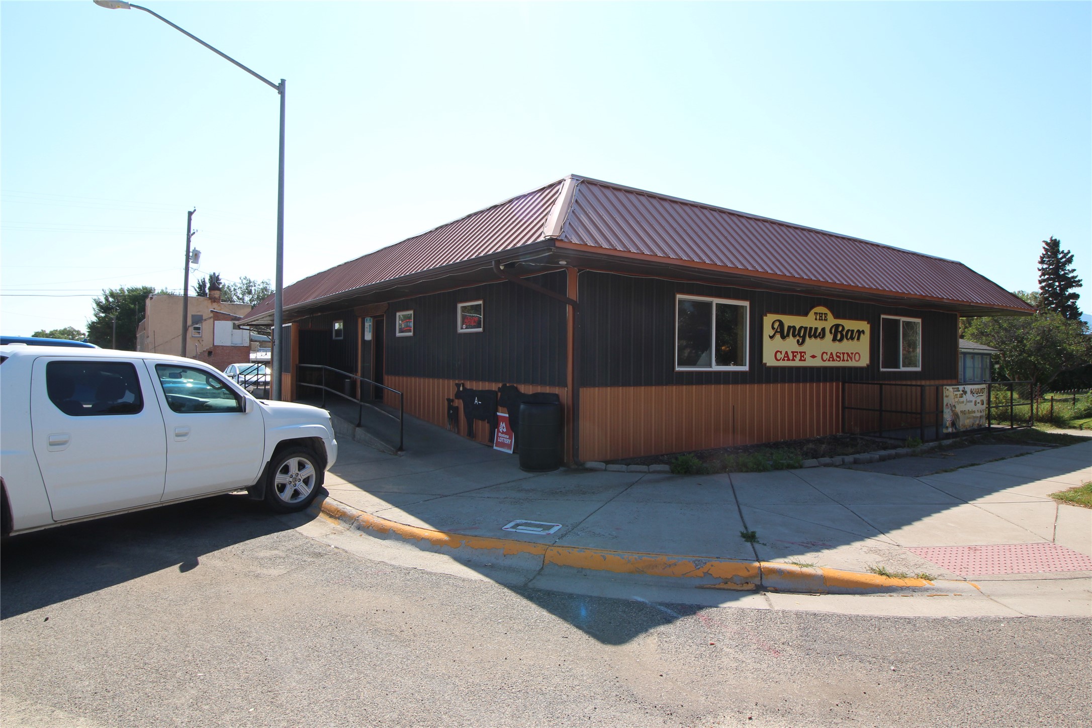 16 Central Avenue W Property Photo 1
