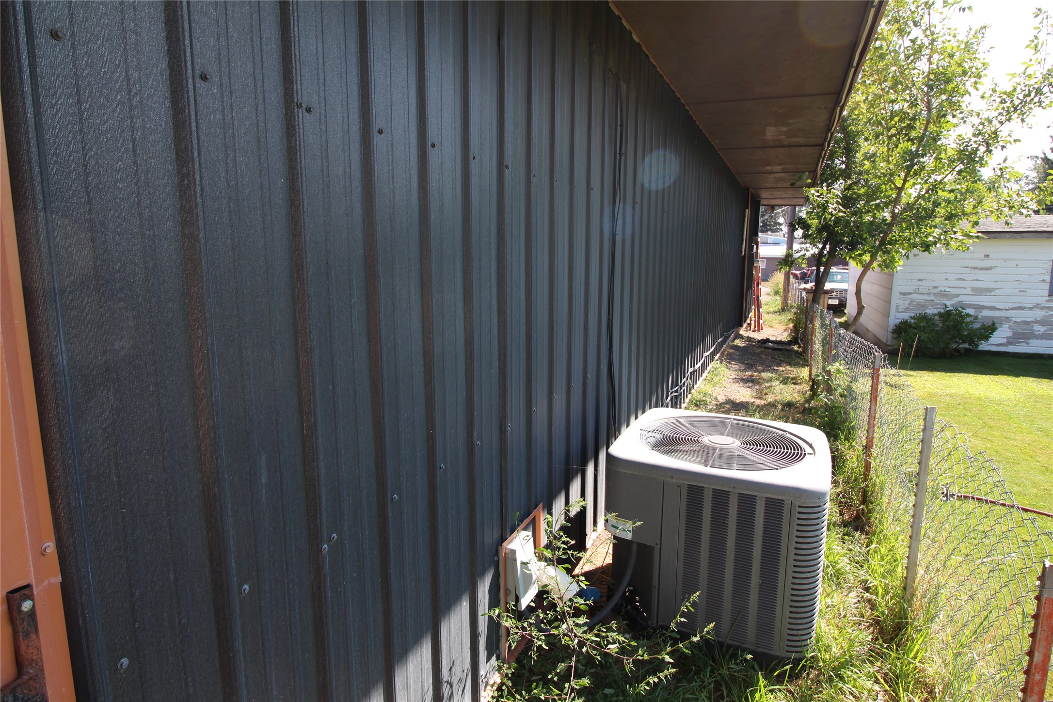 16 Central Avenue W Property Photo 4
