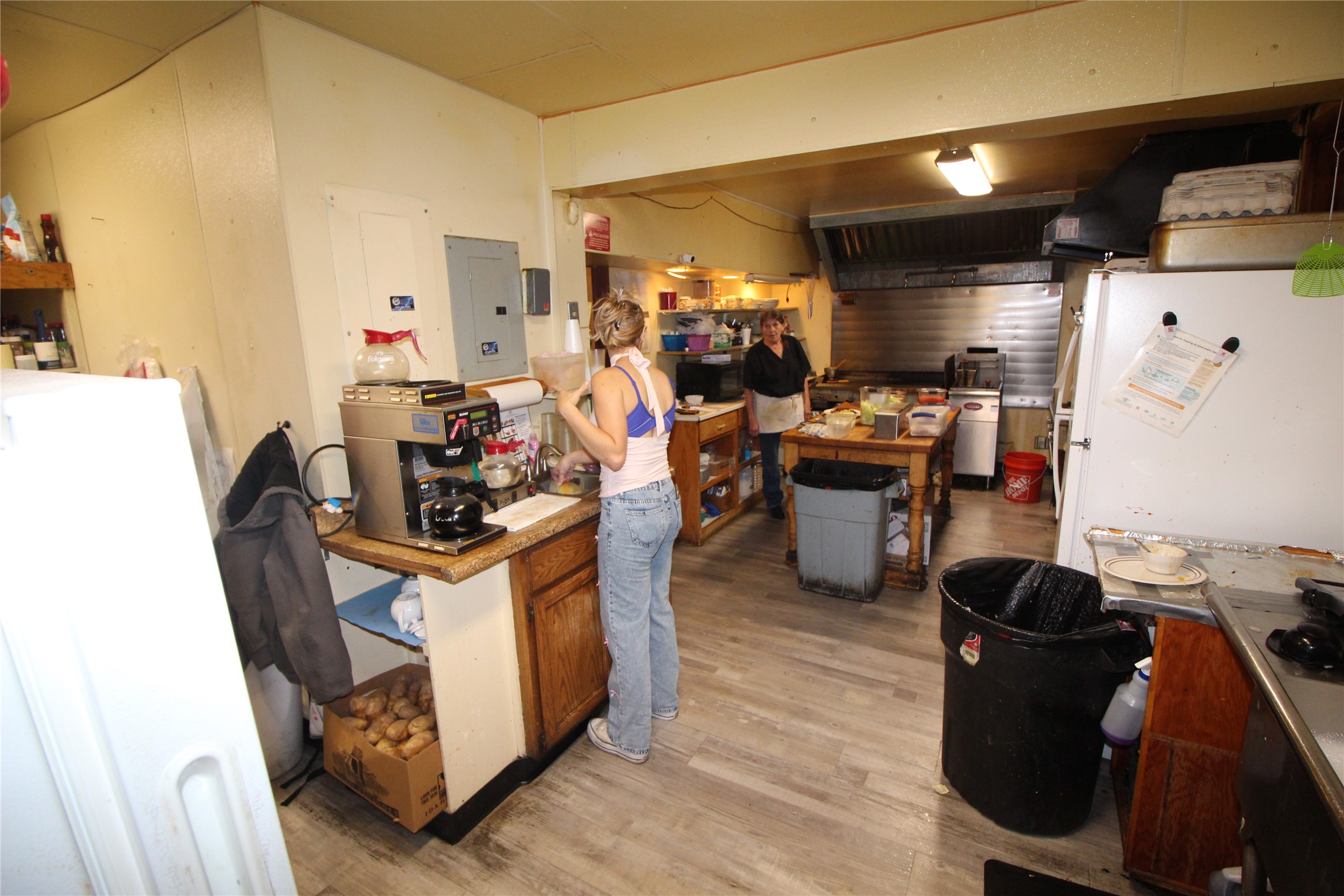 16 Central Avenue W Property Photo 11