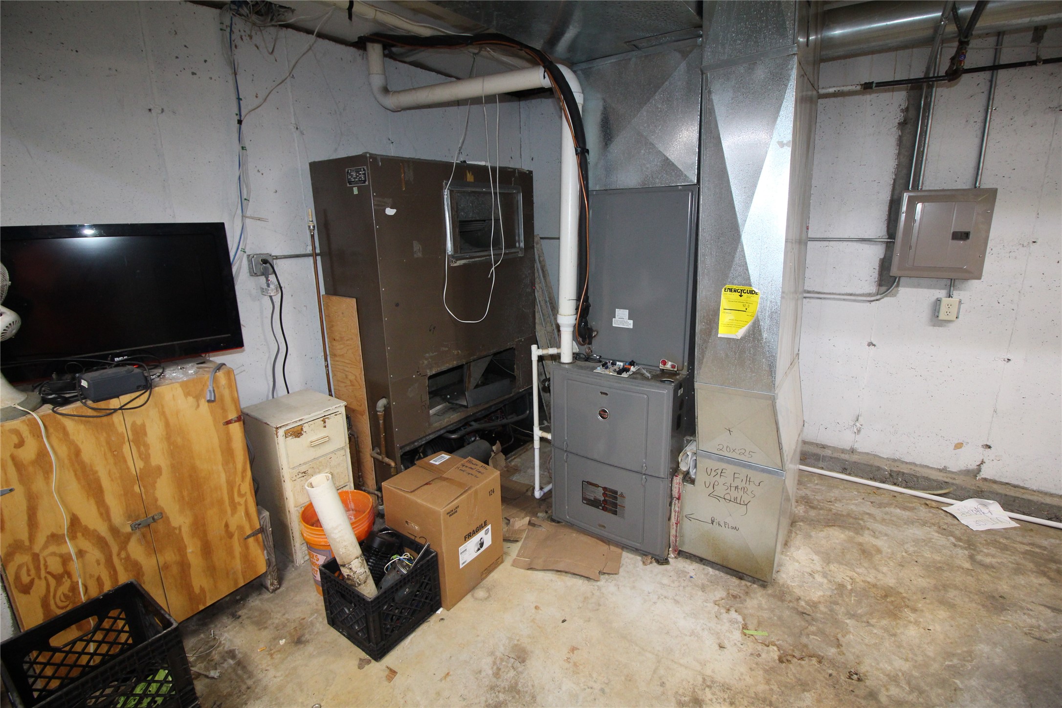 16 Central Avenue W Property Photo 23