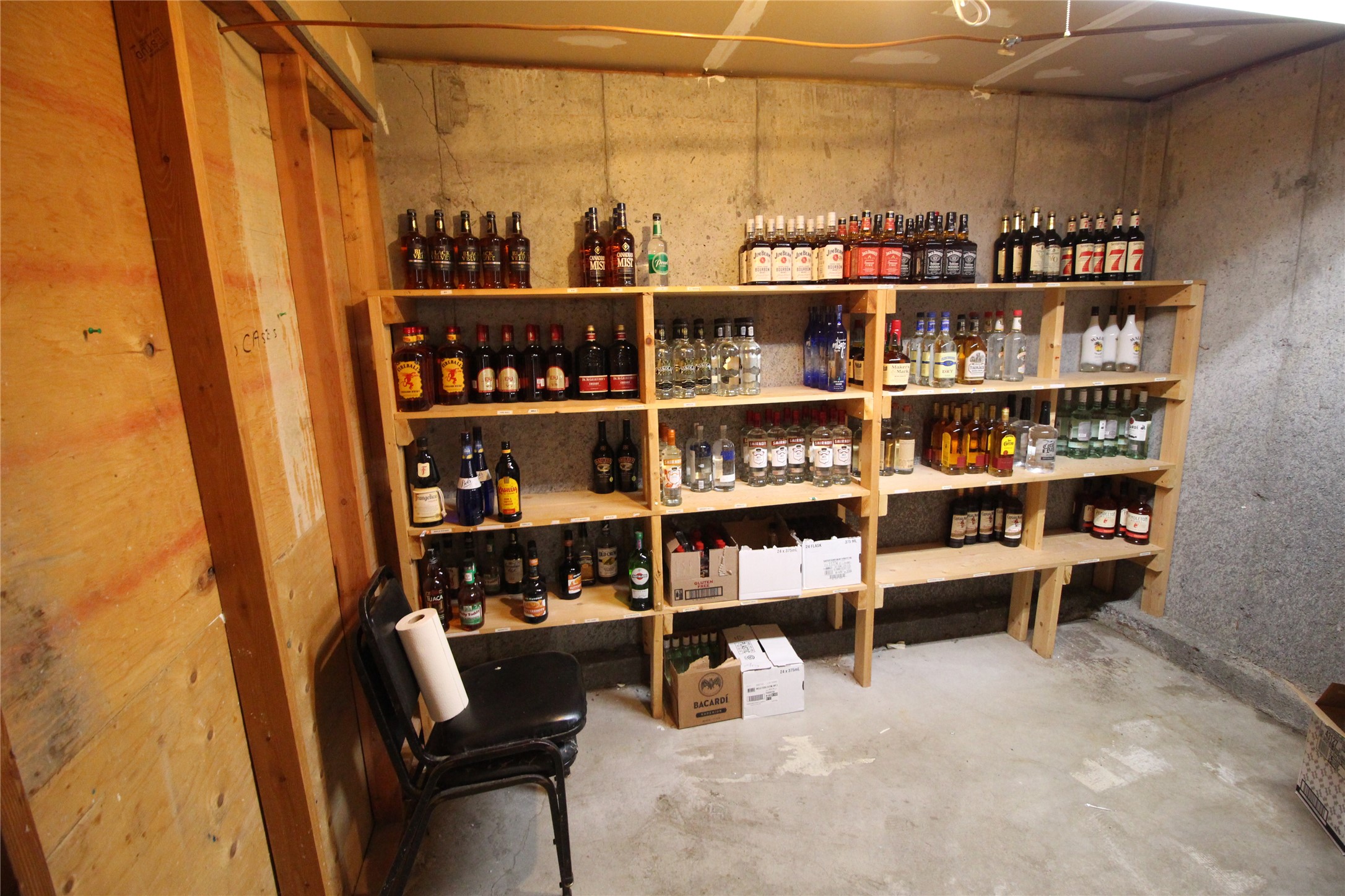 16 Central Avenue W Property Photo 28