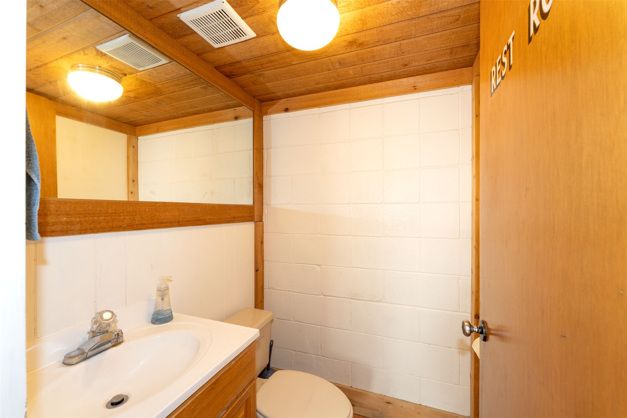 1893 Airport Road Property Photo 25