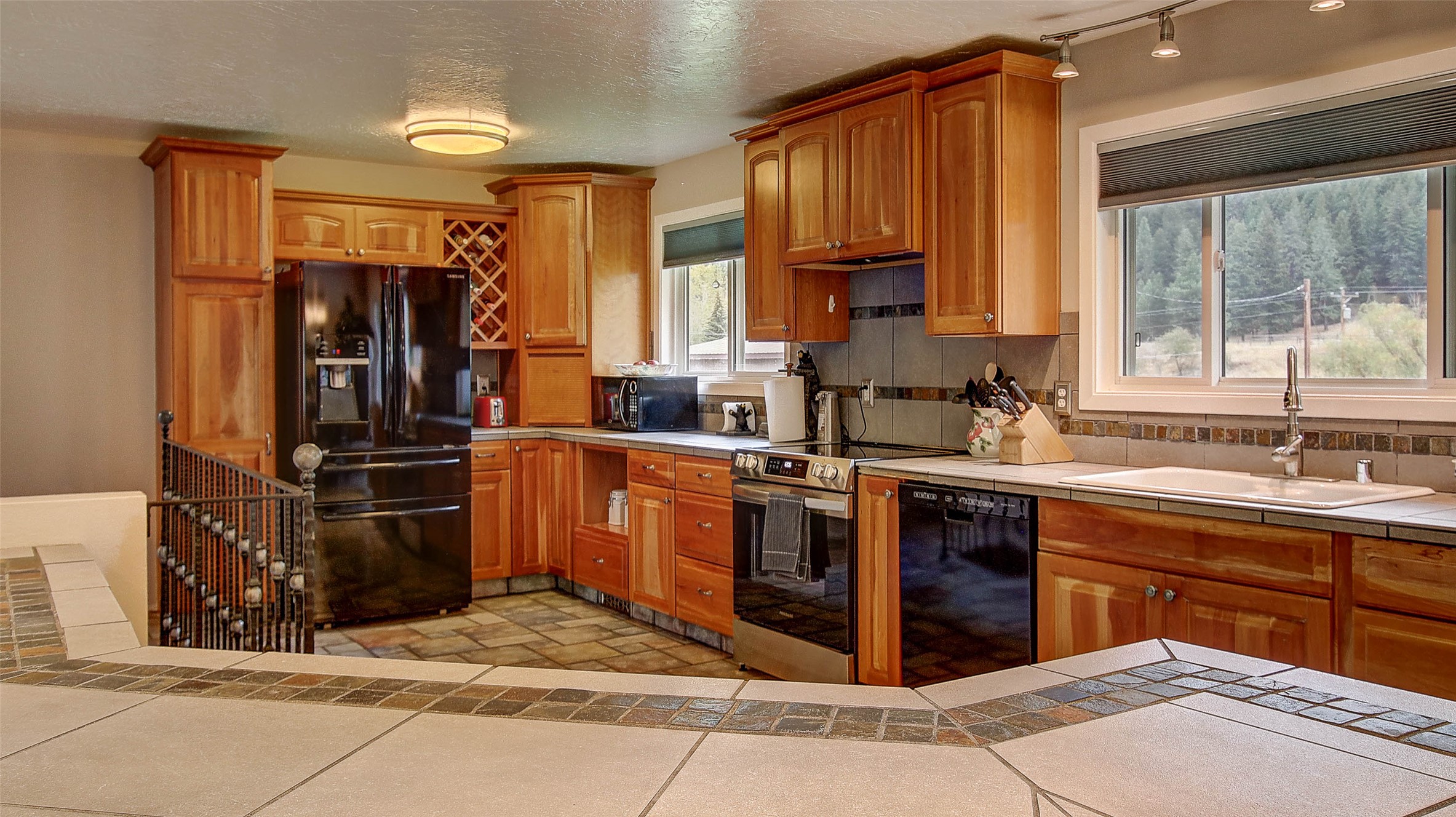 9859 Miller Creek Road Property Photo 5