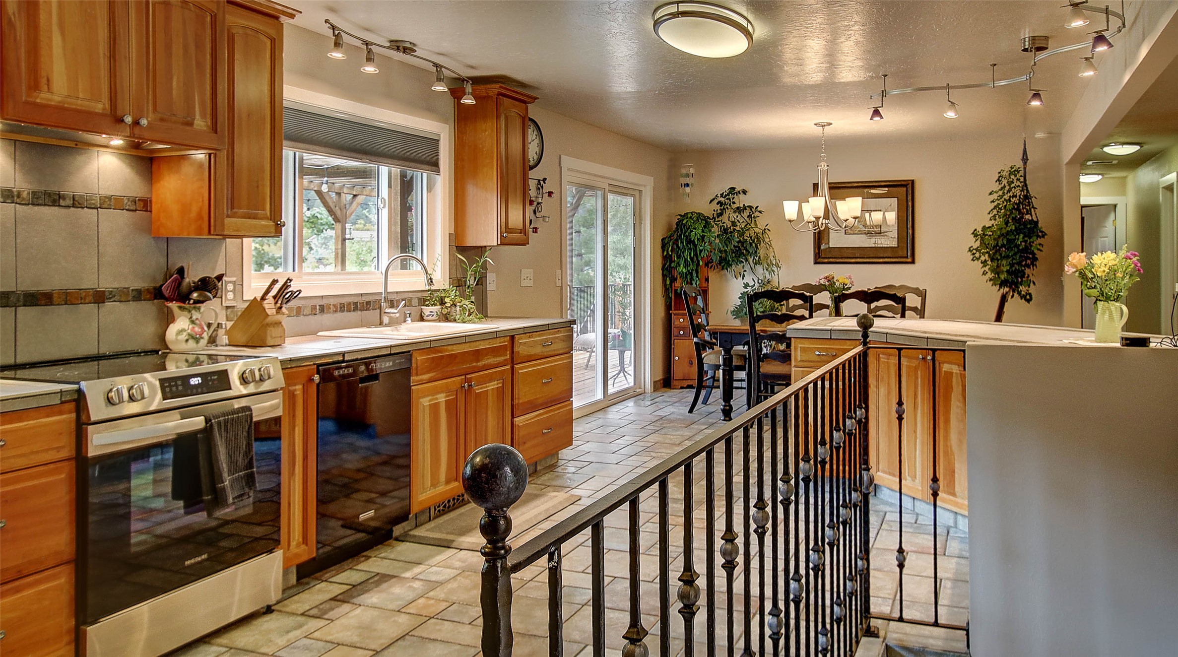 9859 Miller Creek Road Property Photo 6