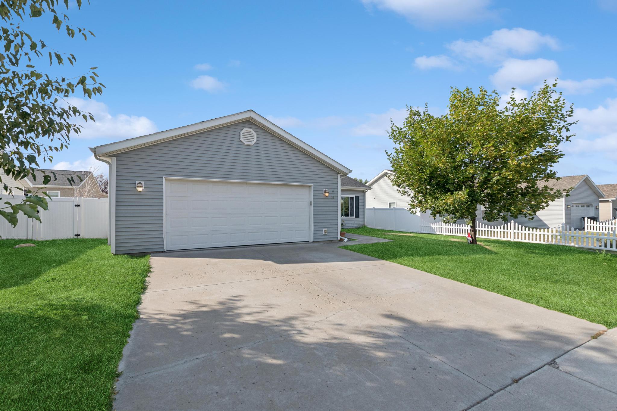 38 Vanderbilt Drive Property Photo 3