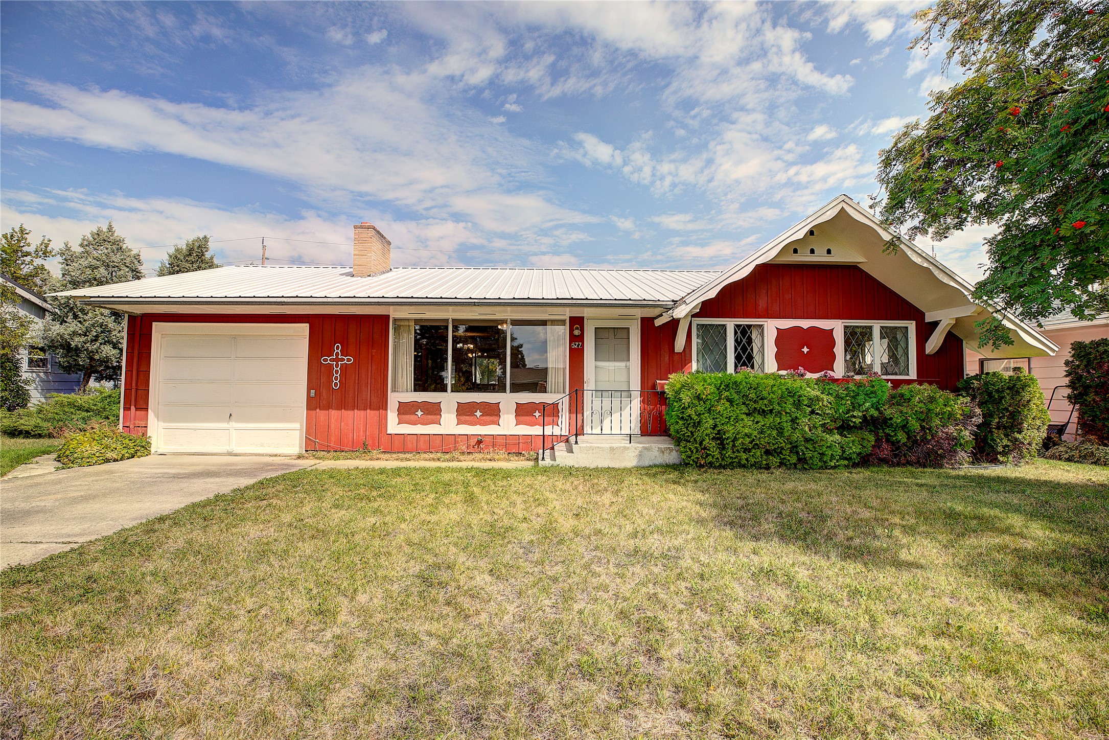 577 6th Avenue West North Property Photo 1