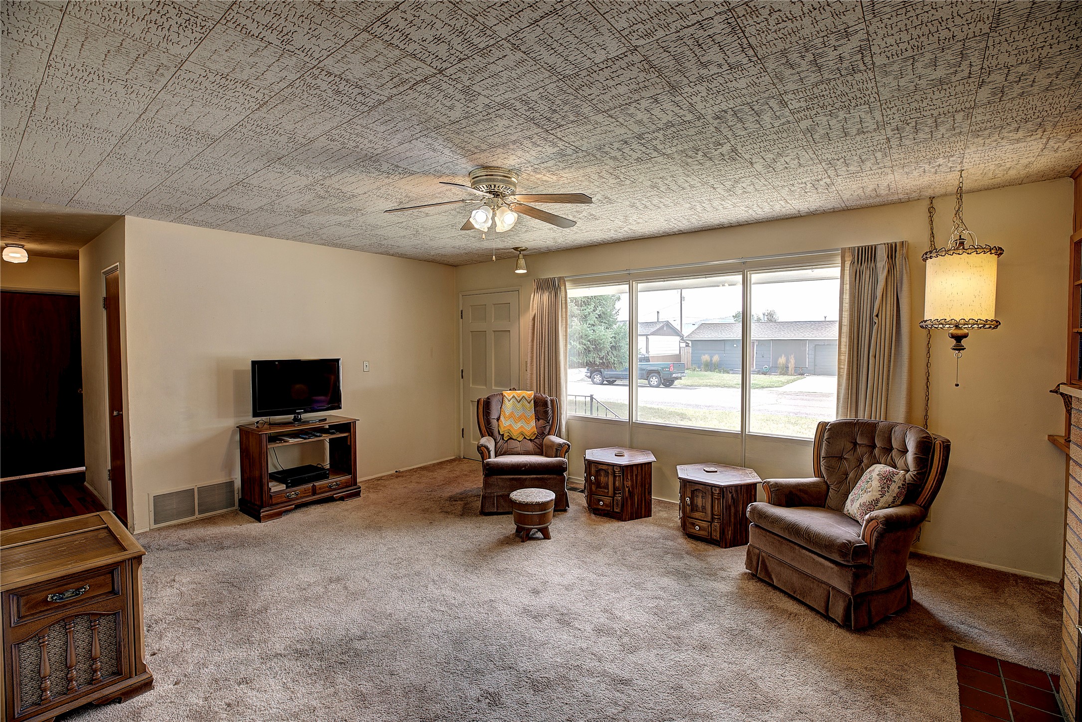 577 6th Avenue West North Property Photo 4